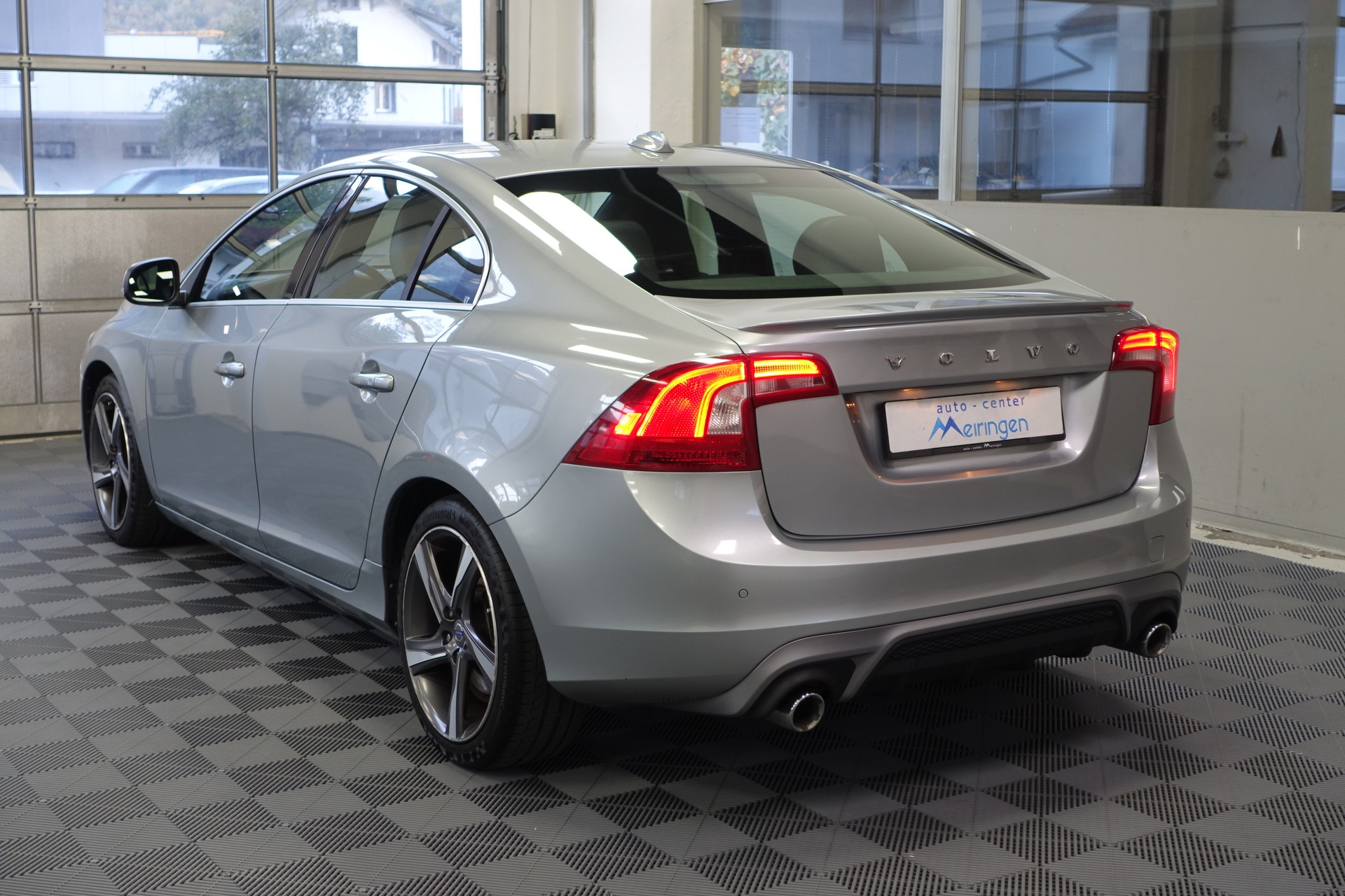 VOLVO S60 2.0 D4 R-Design S/S-image-5
