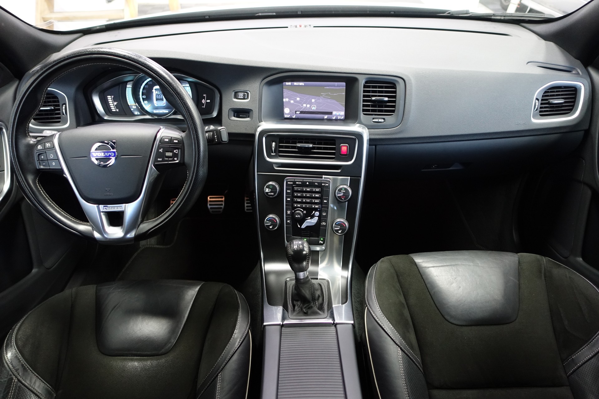 VOLVO S60 2.0 D4 R-Design S/S-image-17