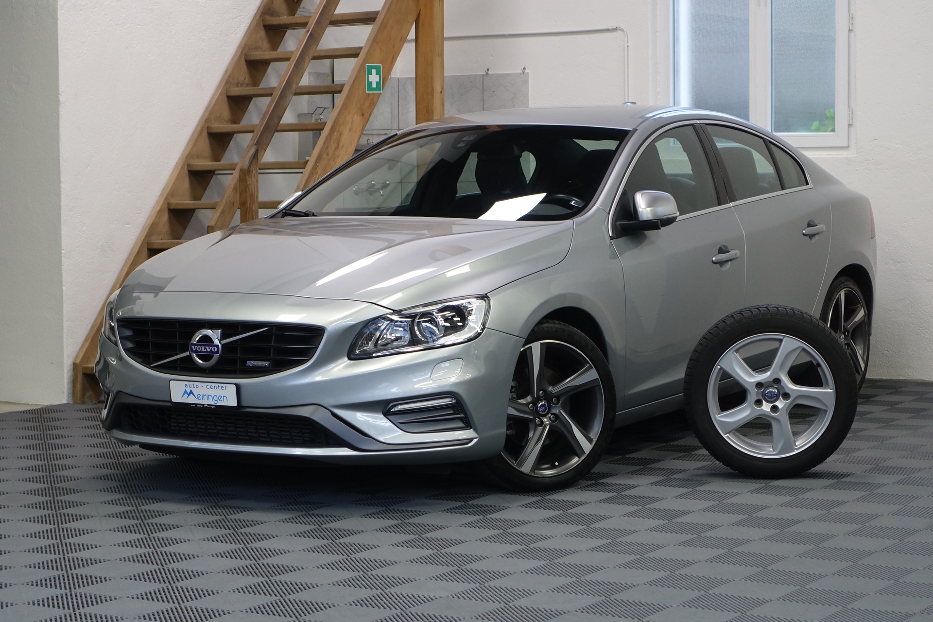 VOLVO S60 2.0 D4 R-Design S/S-image-0