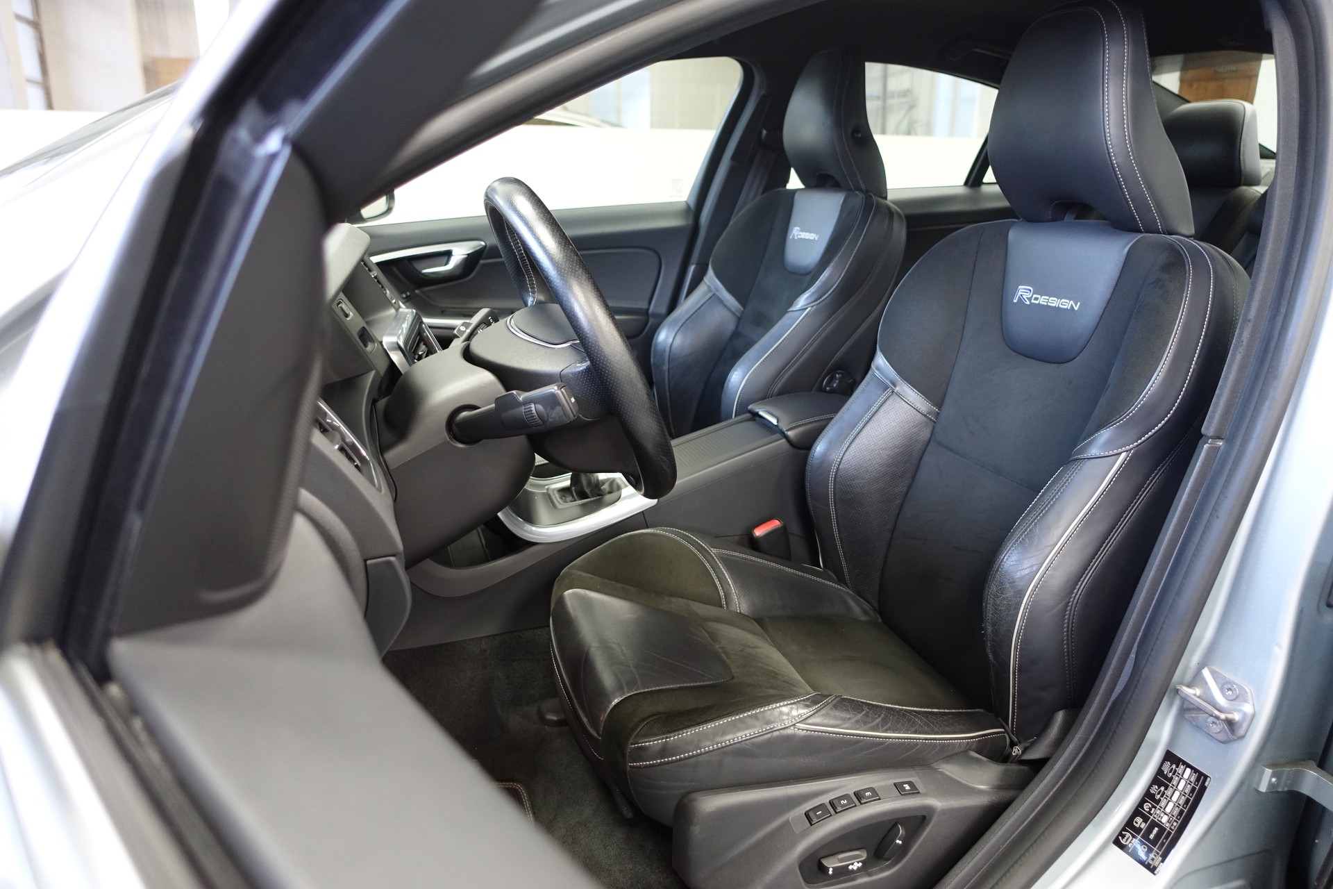 VOLVO S60 2.0 D4 R-Design S/S-image-13