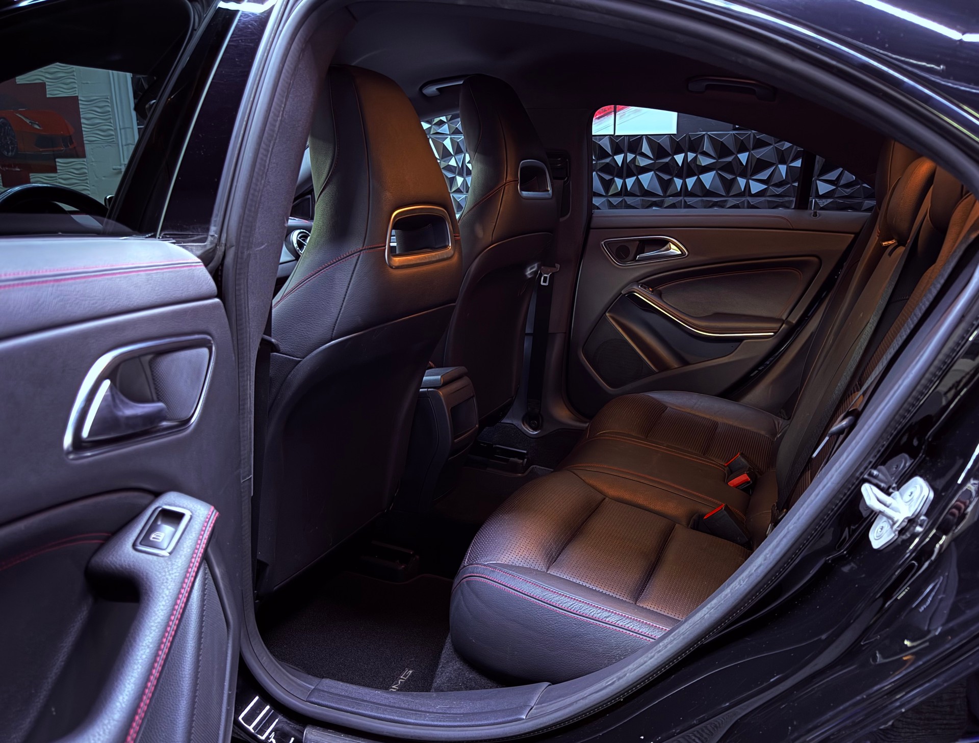 MERCEDES-BENZ CLA 200 AMG Line-image-21
