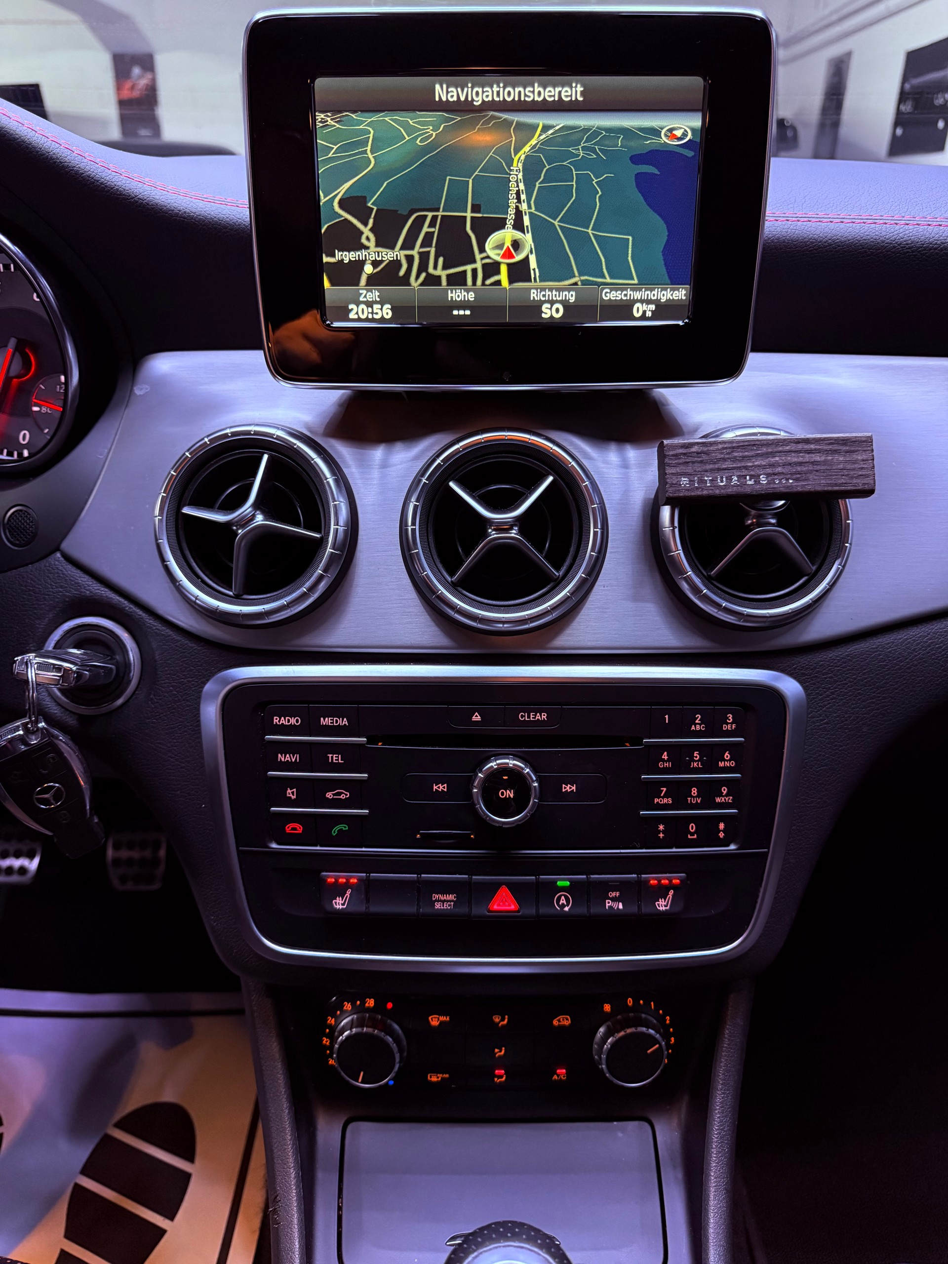 MERCEDES-BENZ CLA 200 AMG Line-image-16