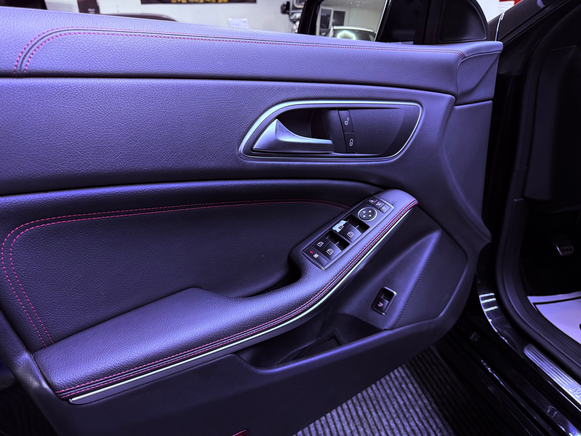 MERCEDES-BENZ CLA 200 AMG Line-image-19