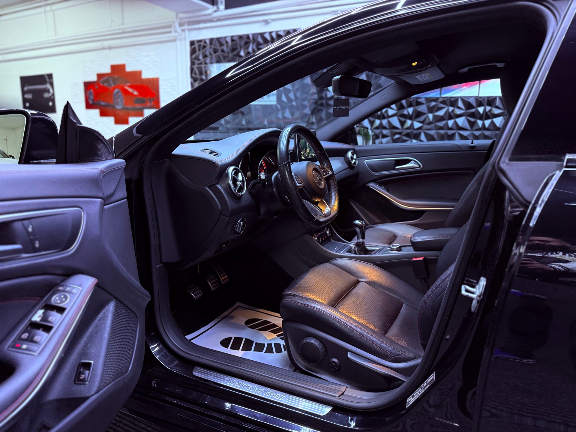 MERCEDES-BENZ CLA 200 AMG Line-image-13