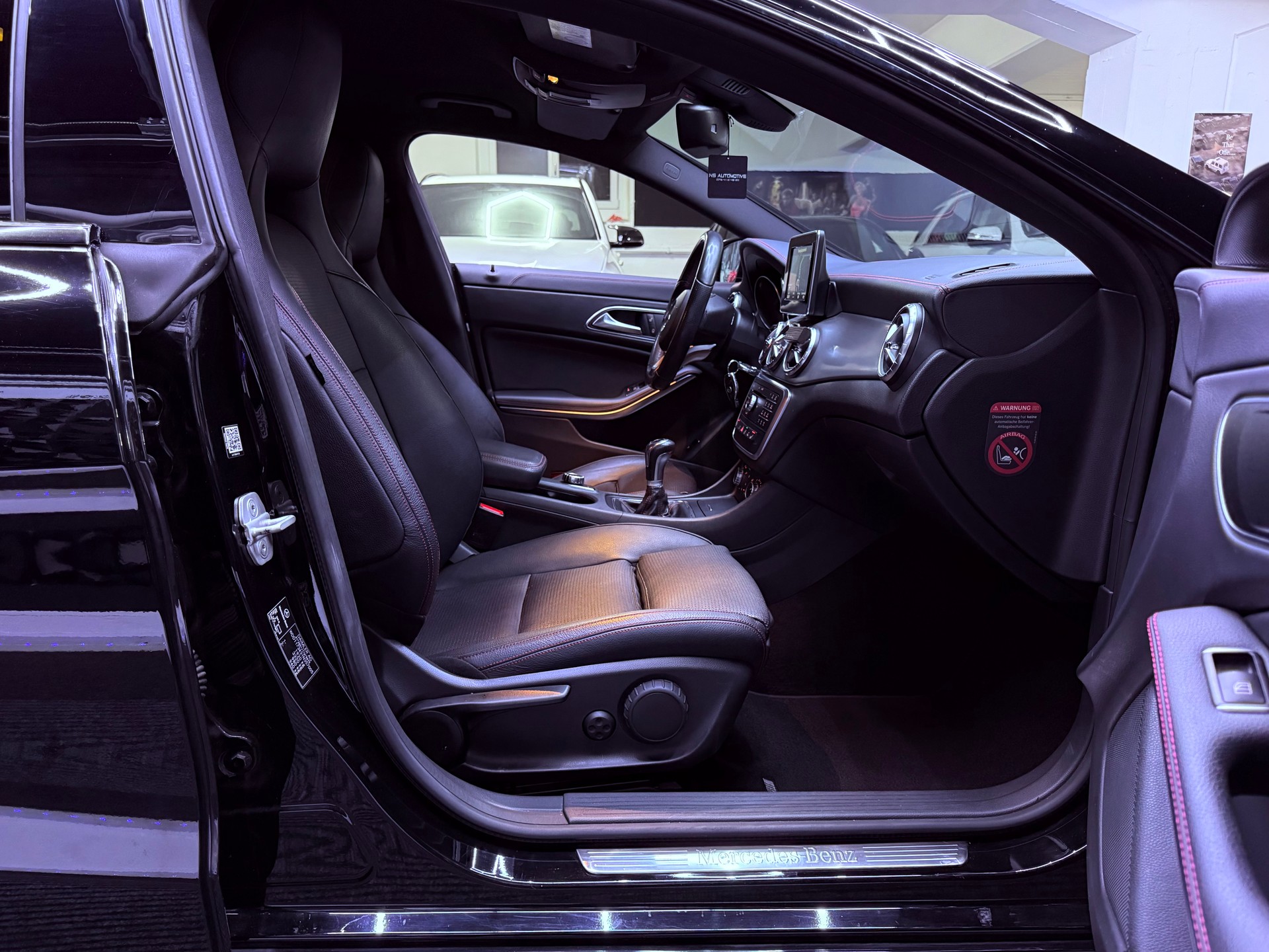 MERCEDES-BENZ CLA 200 AMG Line-image-22