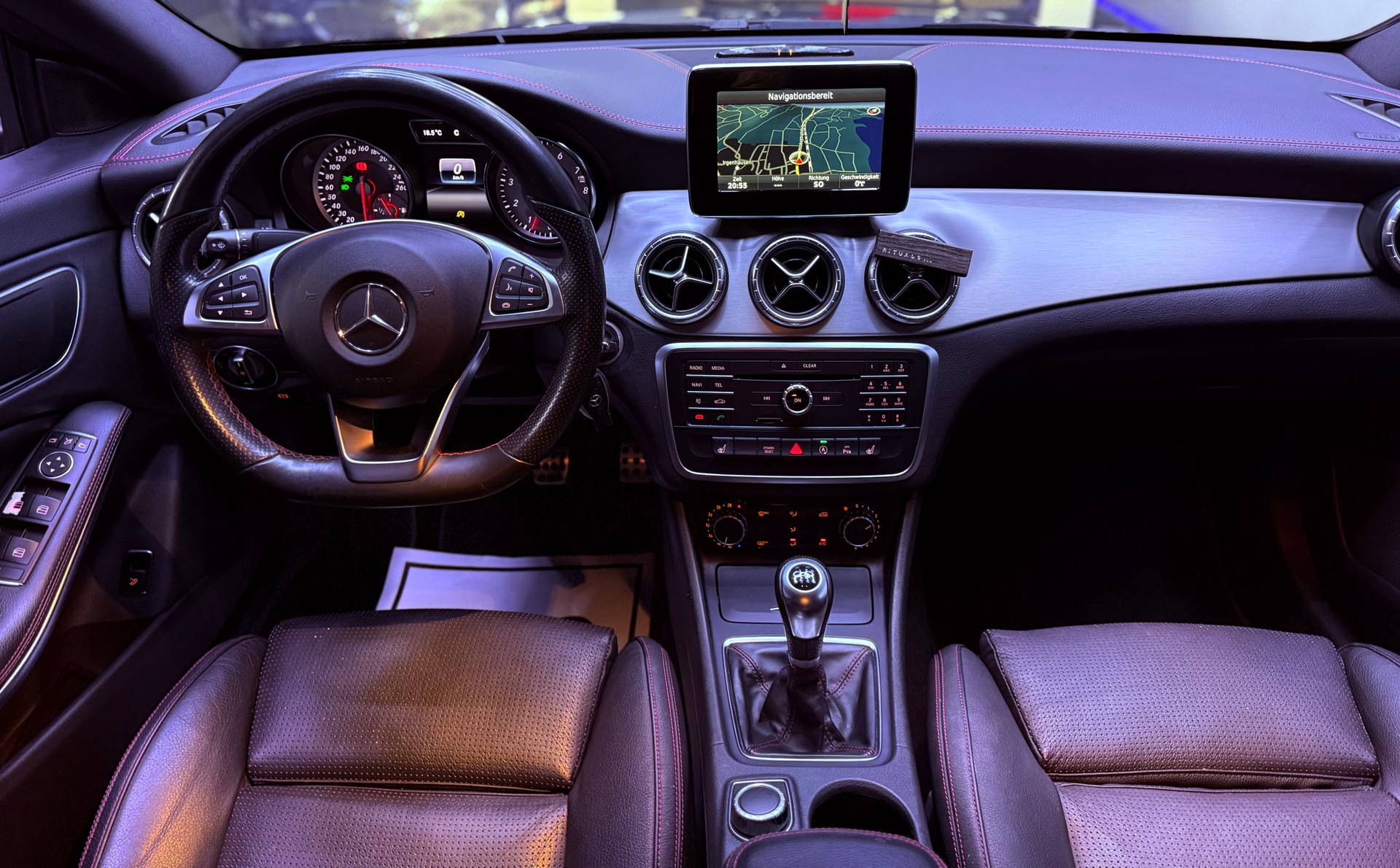 MERCEDES-BENZ CLA 200 AMG Line-image-12