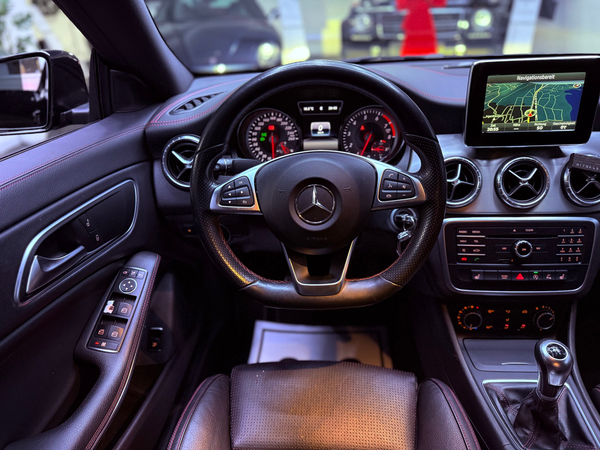 MERCEDES-BENZ CLA 200 AMG Line-image-11