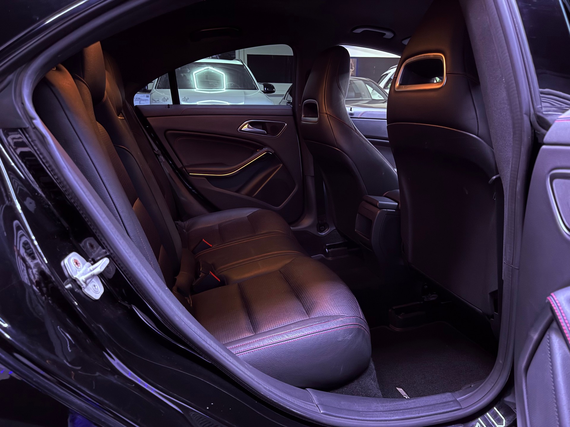 MERCEDES-BENZ CLA 200 AMG Line-image-23