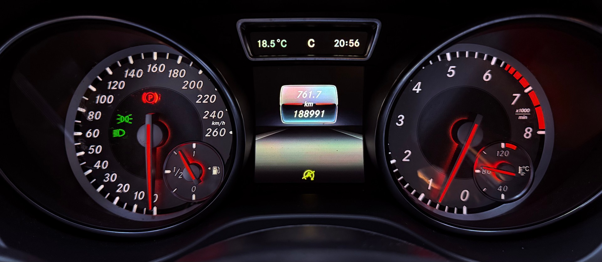 MERCEDES-BENZ CLA 200 AMG Line-image-15