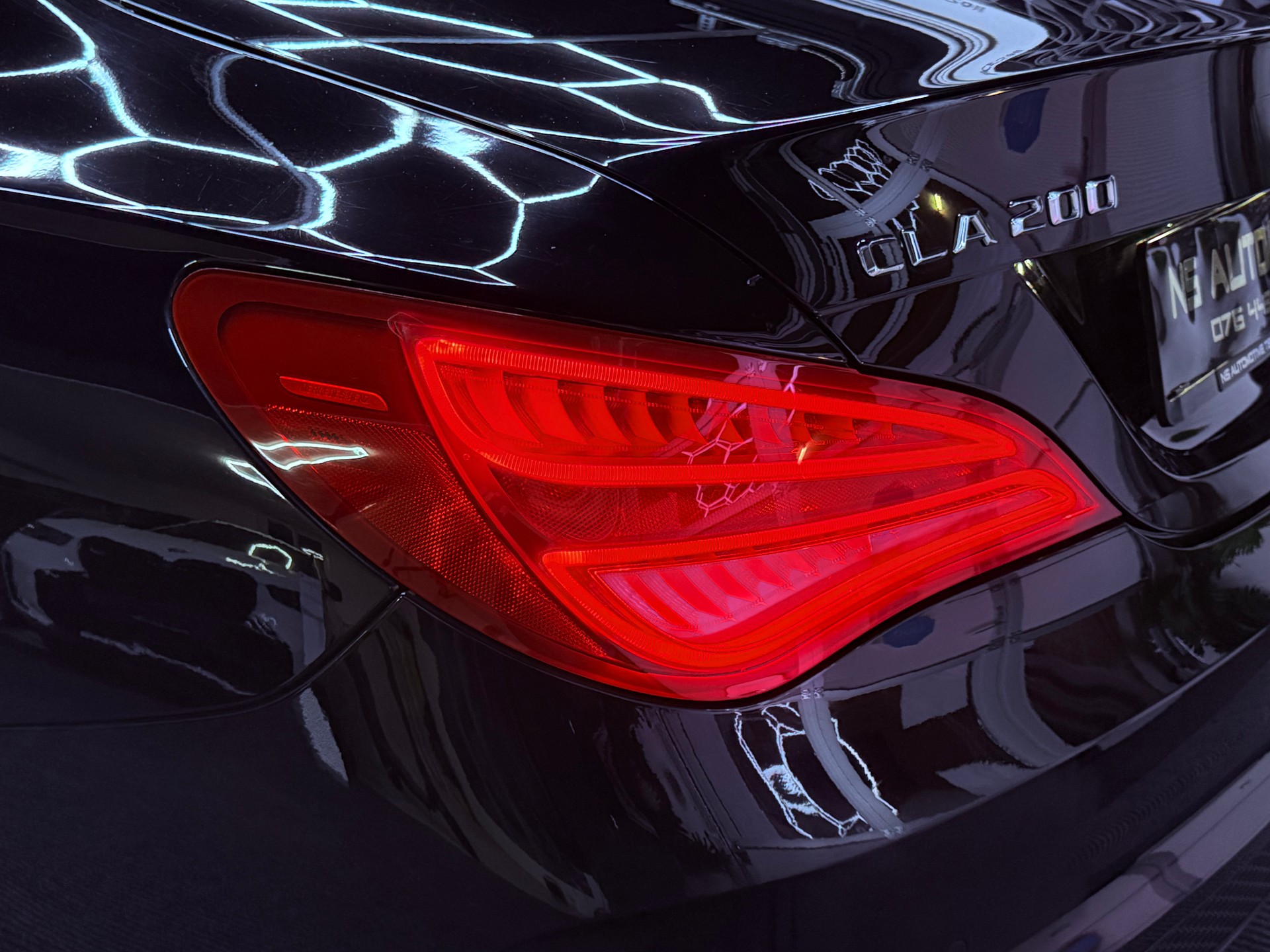 MERCEDES-BENZ CLA 200 AMG Line-image-8