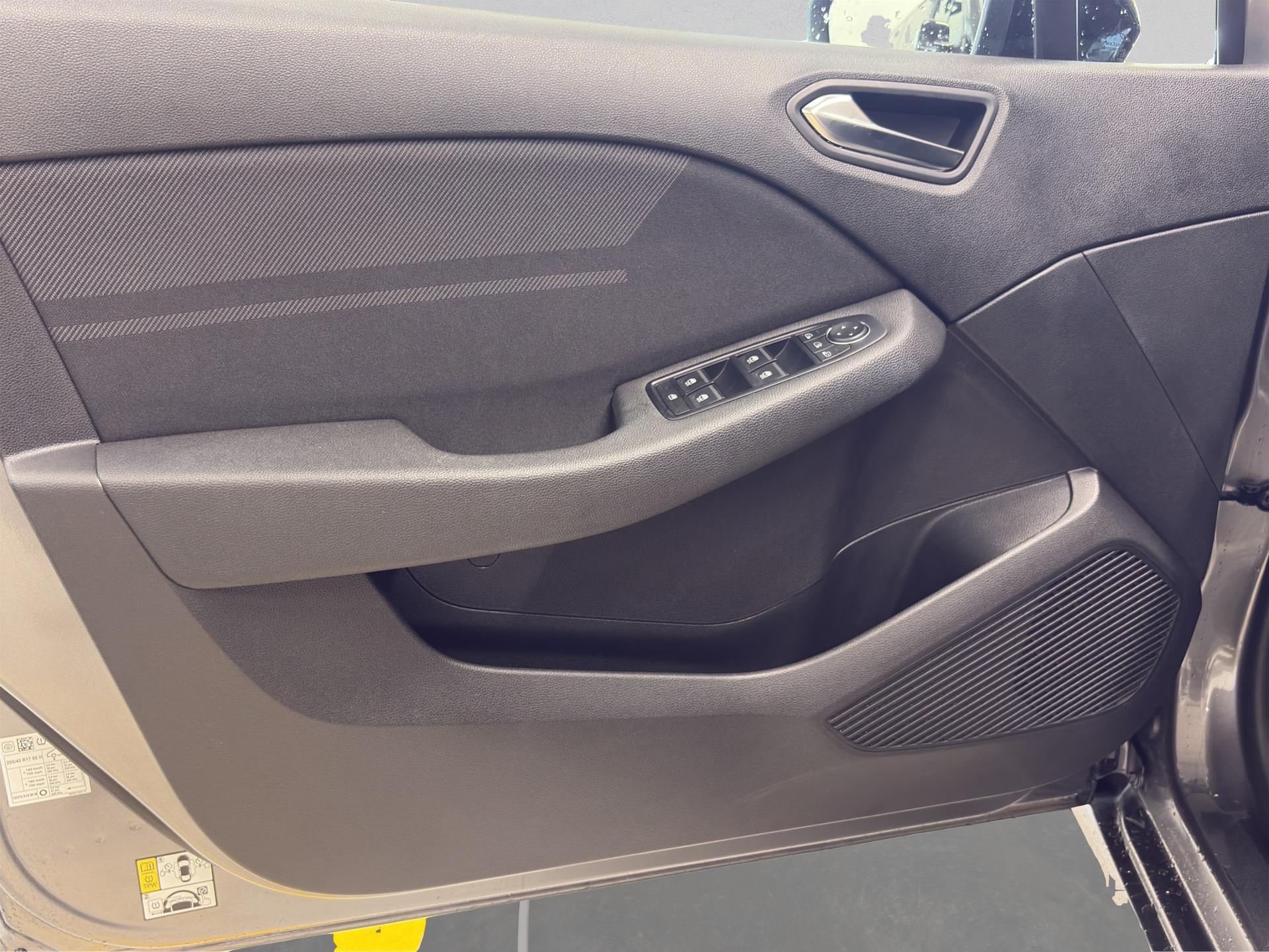 RENAULT Clio 1.6 E-Tech Esprit Alpine-image-23