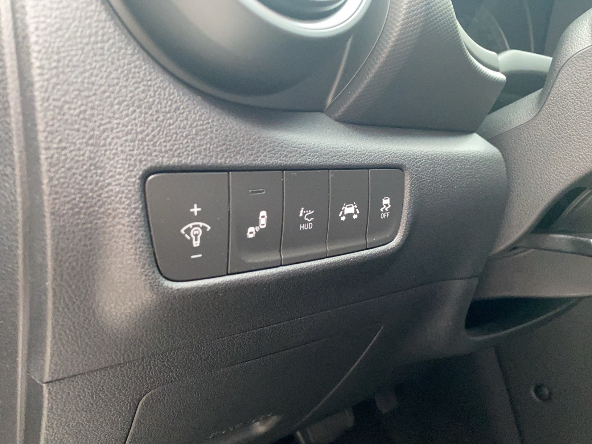 HYUNDAI Kona 1.6 T-GDi Launch 4WD DCT-image-17