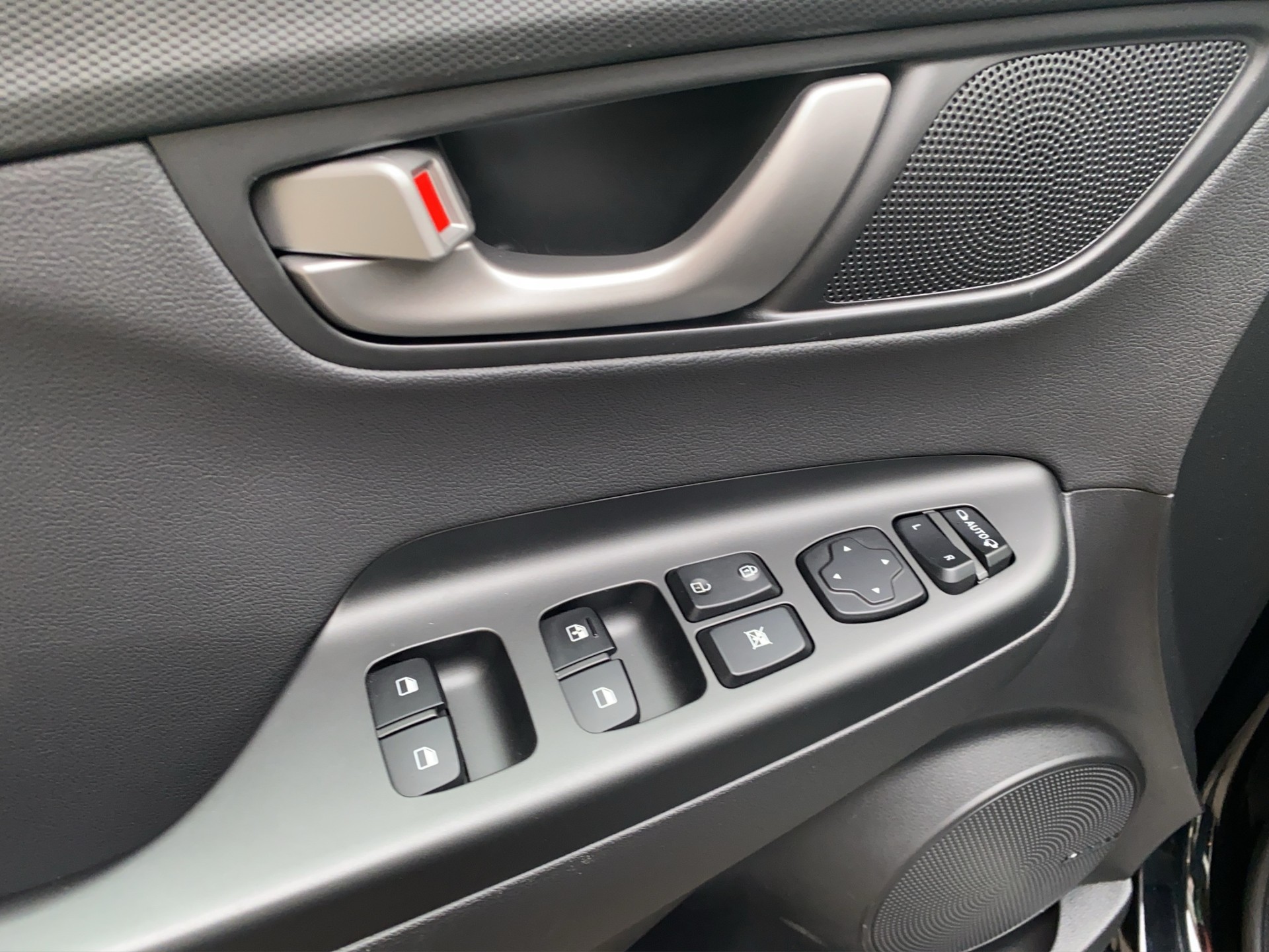 HYUNDAI Kona 1.6 T-GDi Launch 4WD DCT-image-18