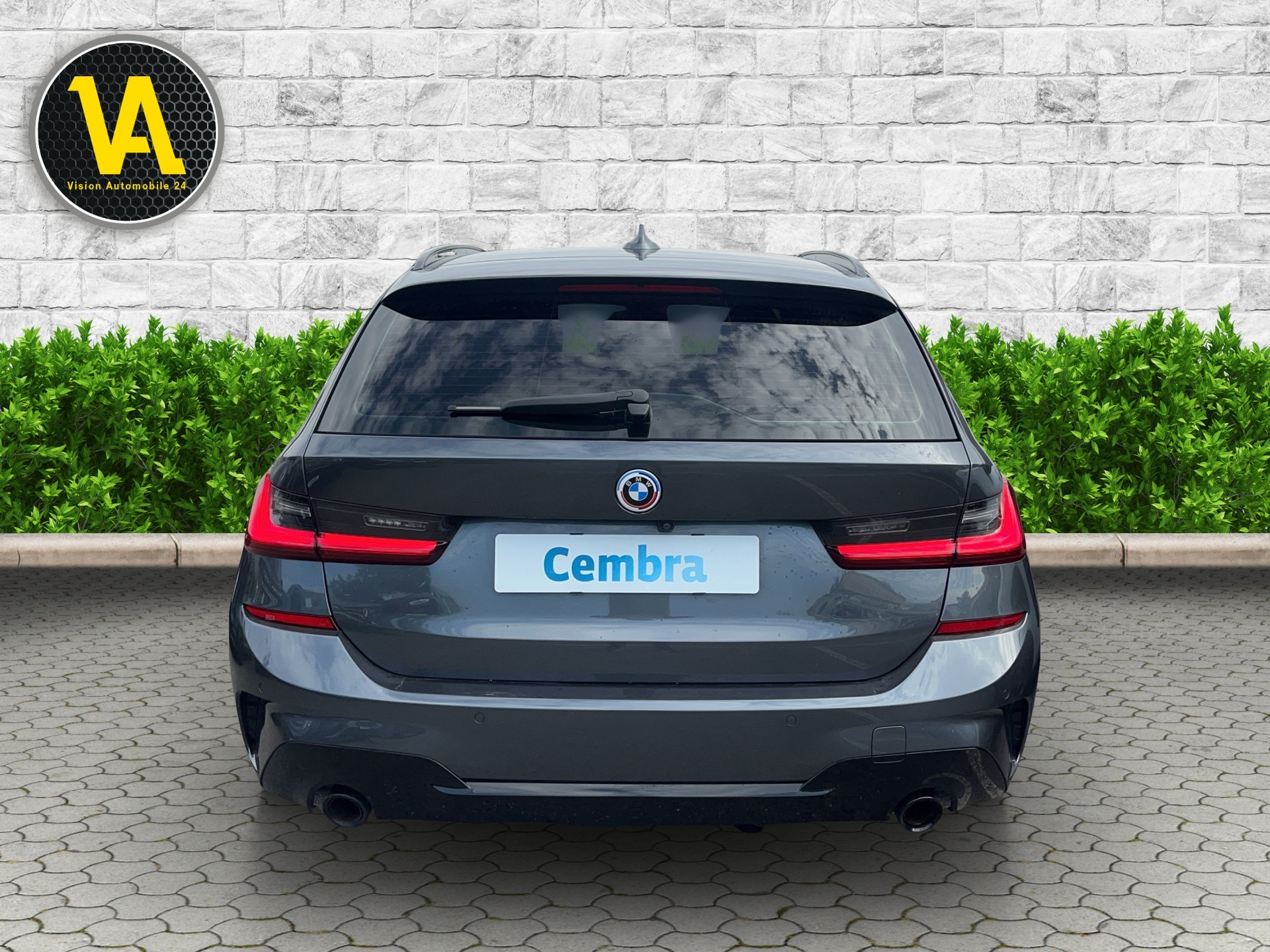 BMW 330e x DriveTouring M Sport Steptronic-image-5
