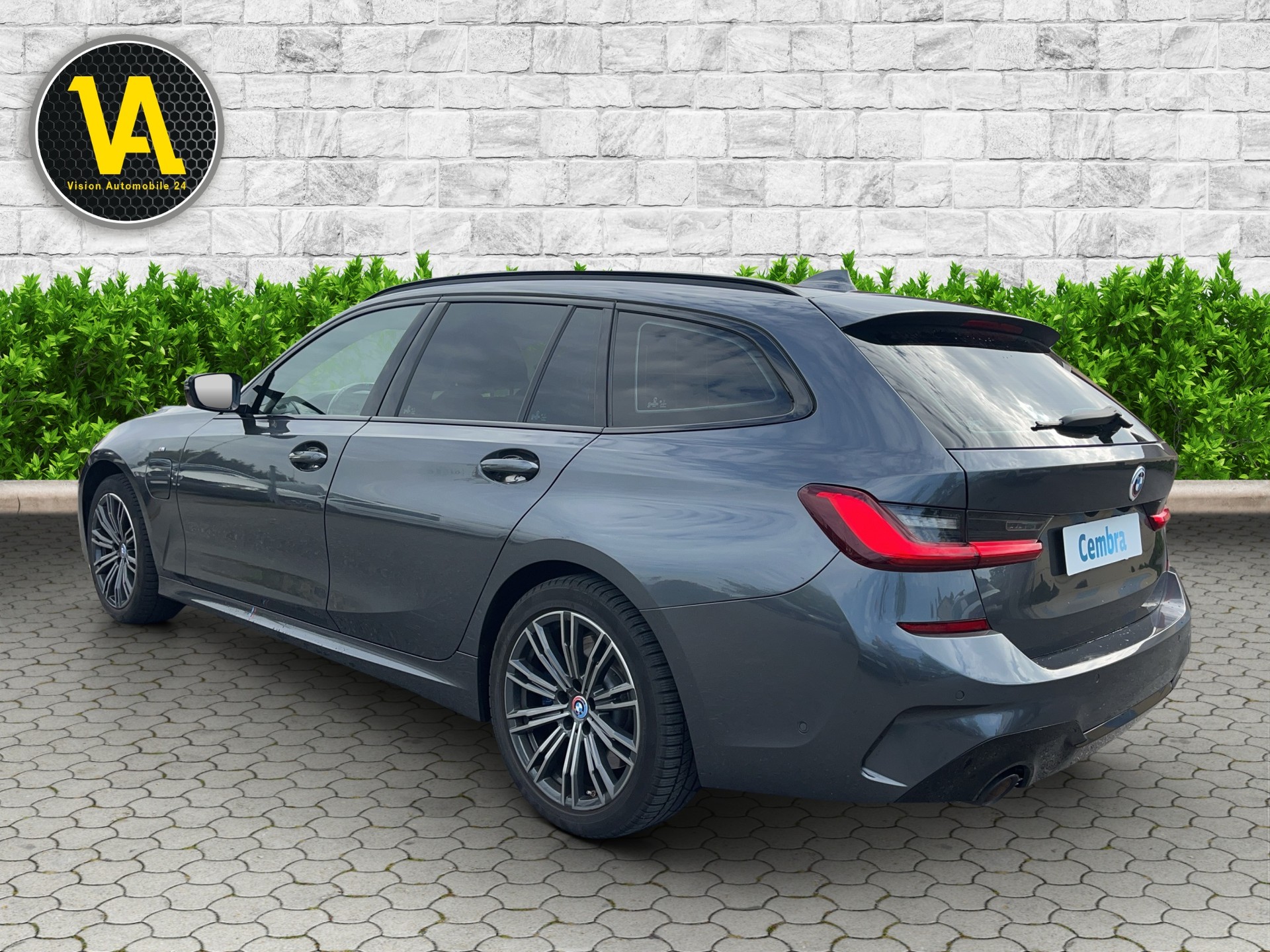 BMW 330e x DriveTouring M Sport Steptronic-image-6