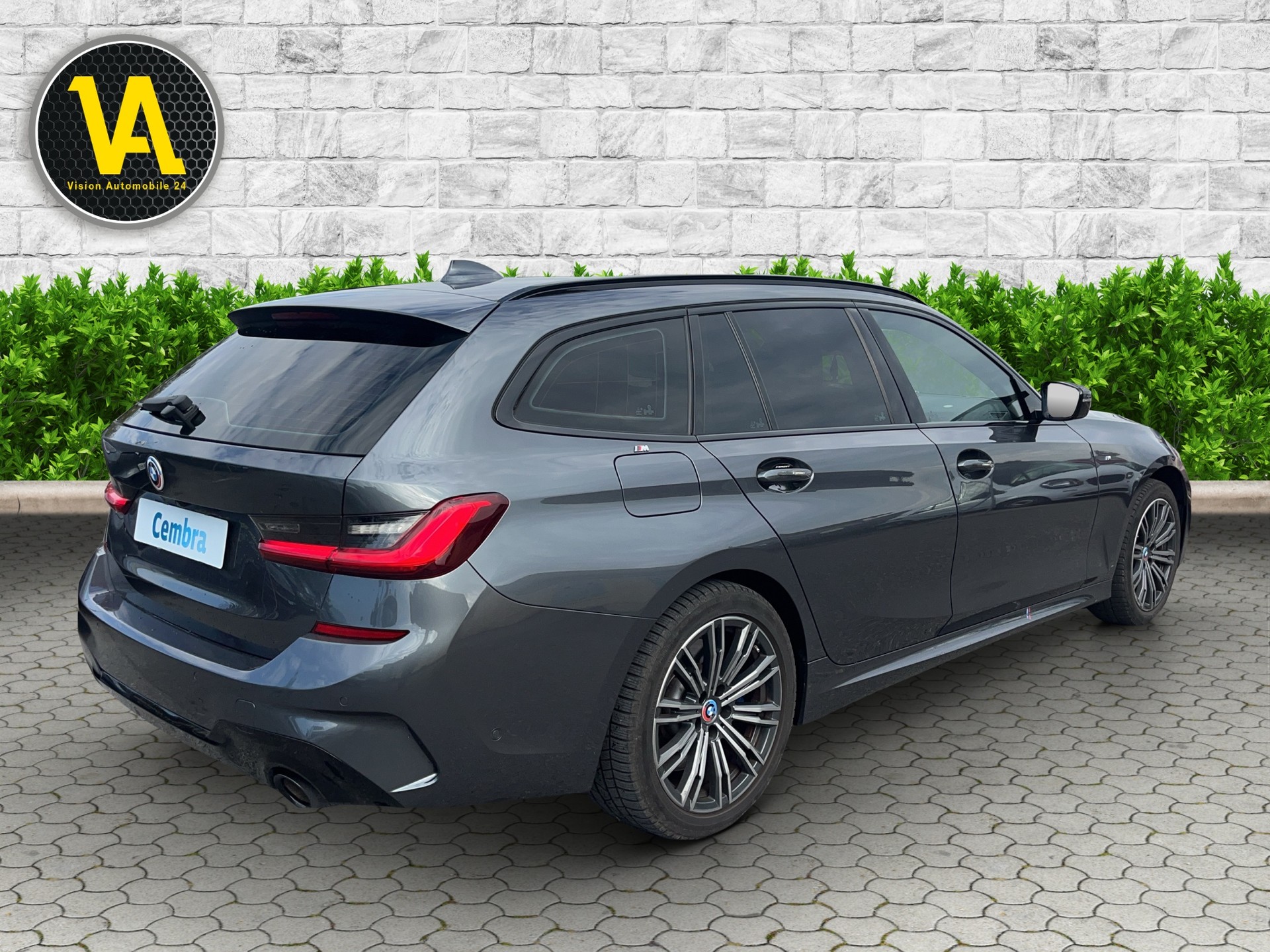 BMW 330e x DriveTouring M Sport Steptronic-image-4