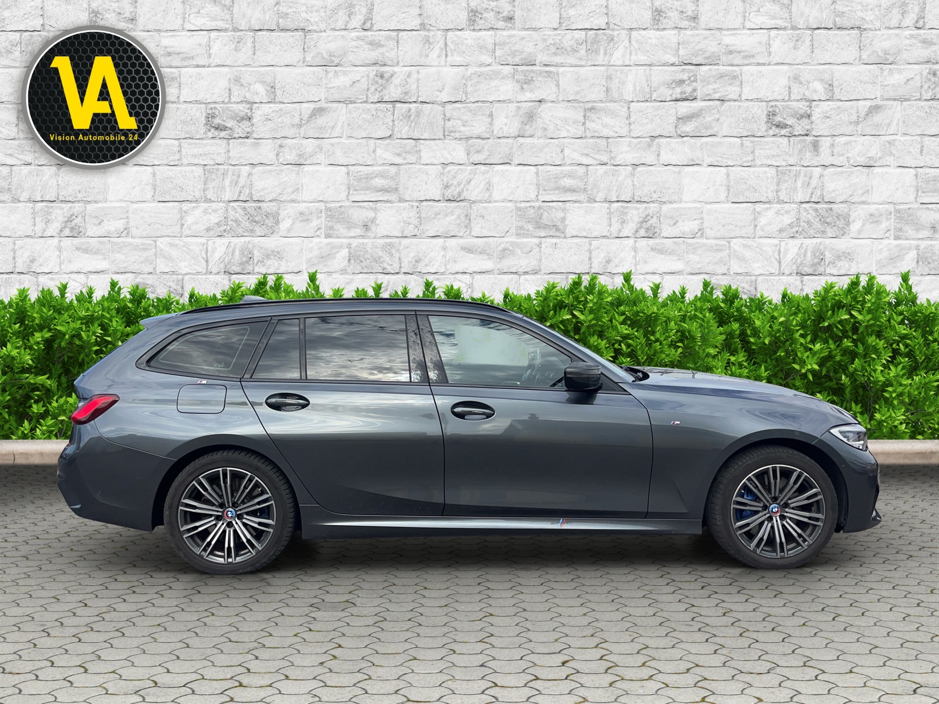 BMW 330e x DriveTouring M Sport Steptronic-image-3