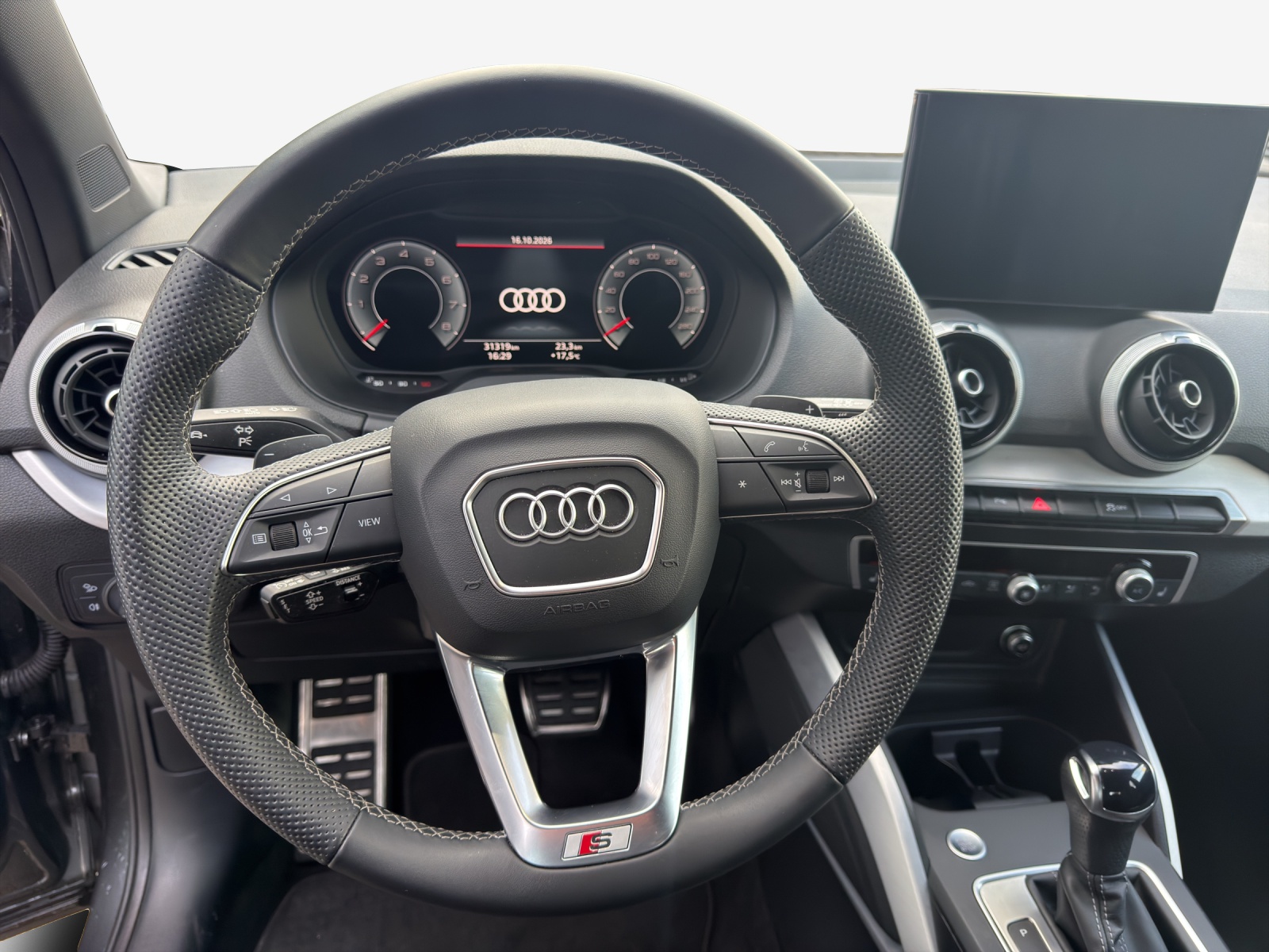 AUDI Q2 40 TFSI S line quattro S-tronic-image-9