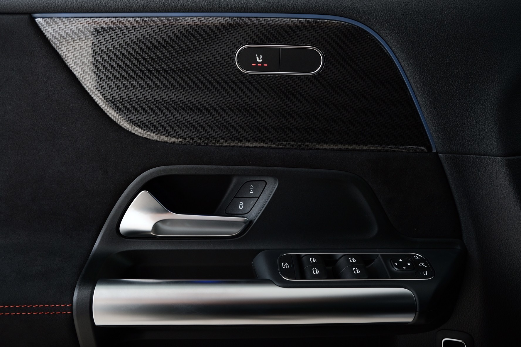 MERCEDES-BENZ GLA 200 AMG Line Night Star H247-image-9