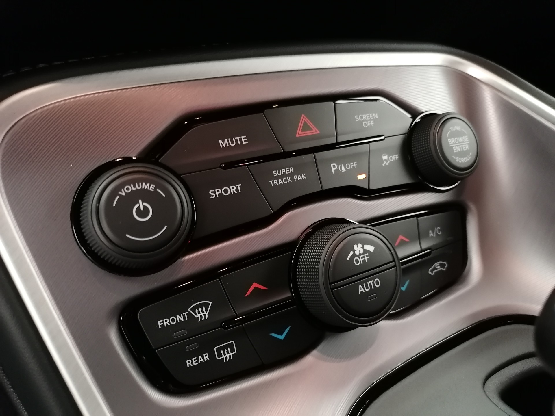 DODGE Challenger T/A 5.7-image-11