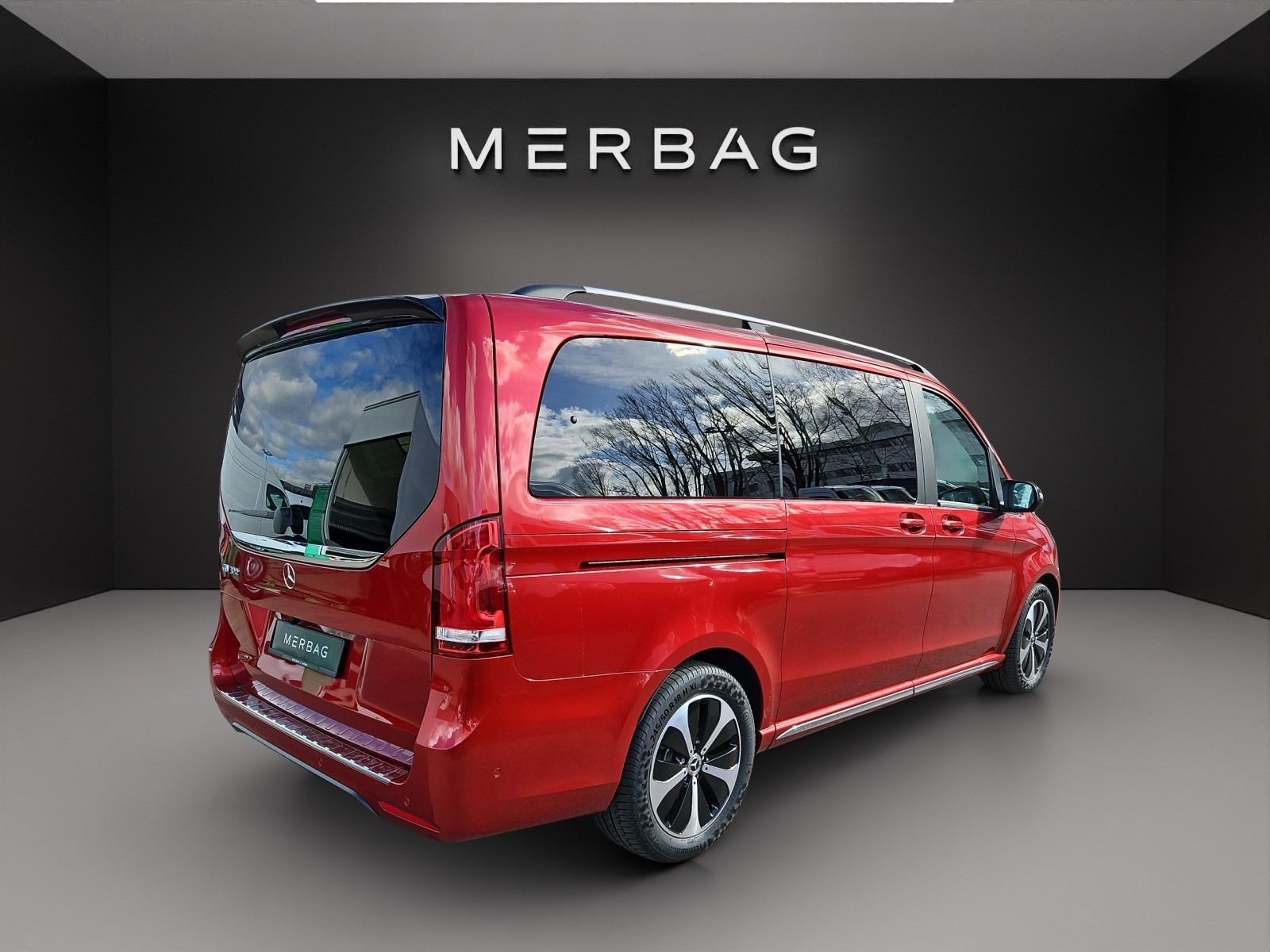 MERCEDES-BENZ EQV 300 lang-image-1