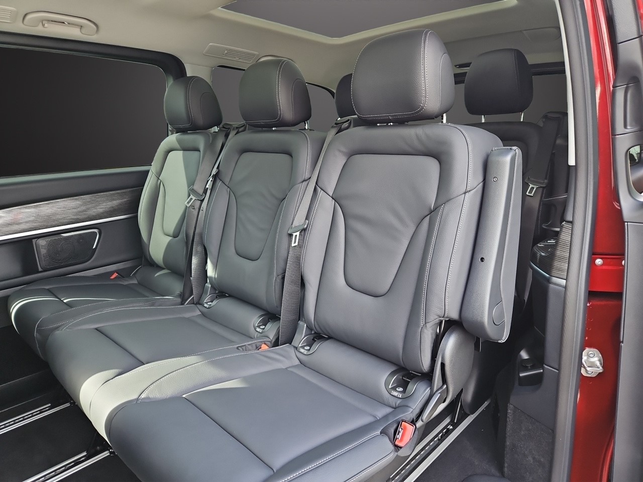 MERCEDES-BENZ EQV 300 lang-image-7