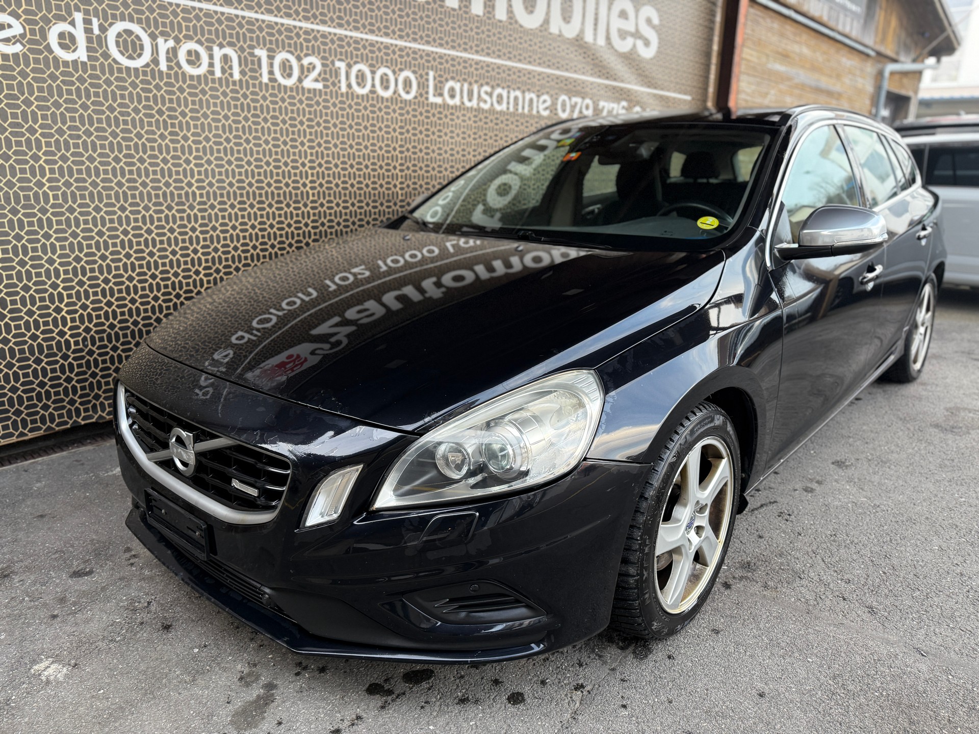 VOLVO V60 D3 R-Design Geartronic-image-2