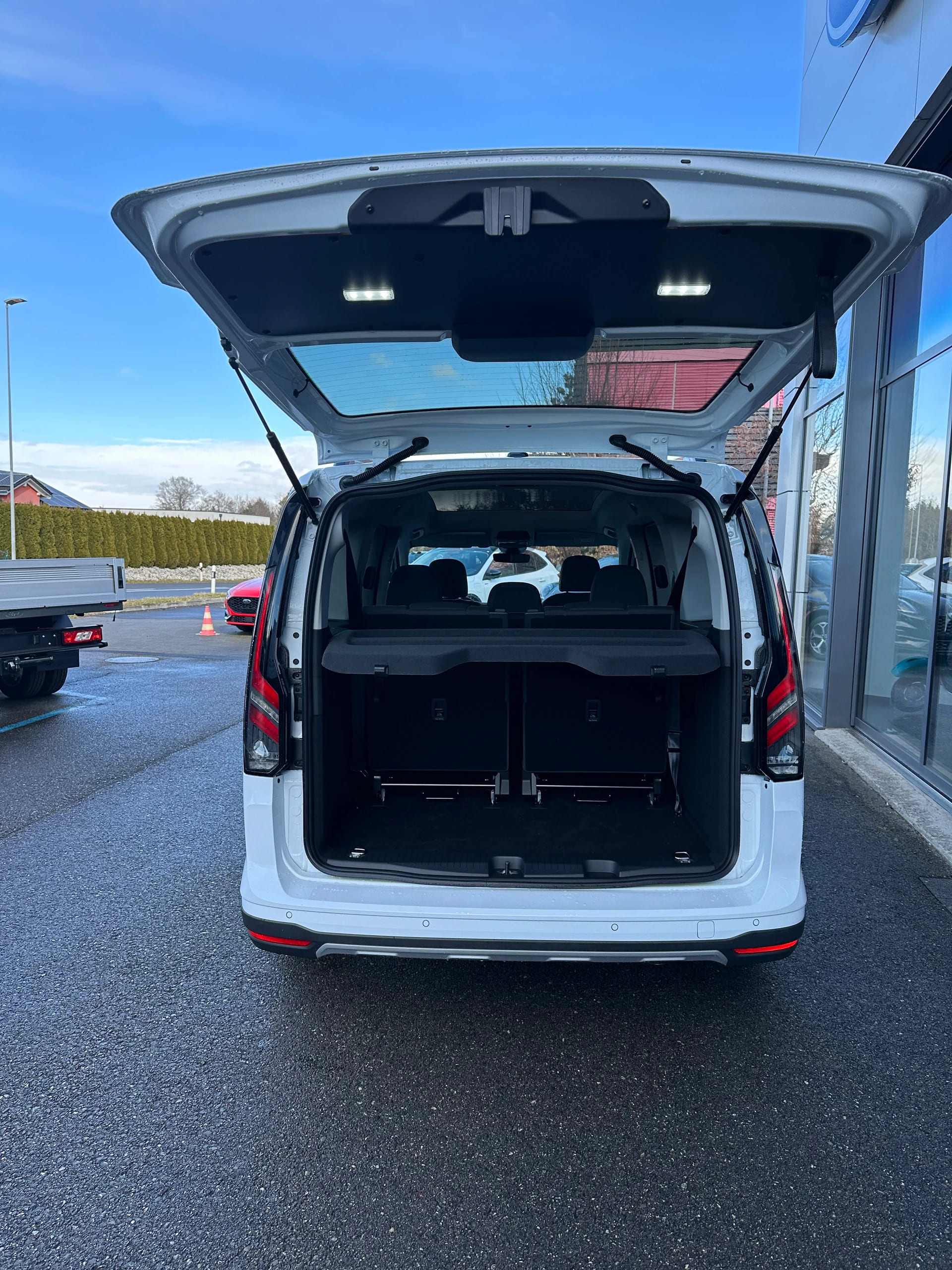 FORD TOURNEO CONNECT Grand 2.0 EcoB Active/122CV/Man.-image-5