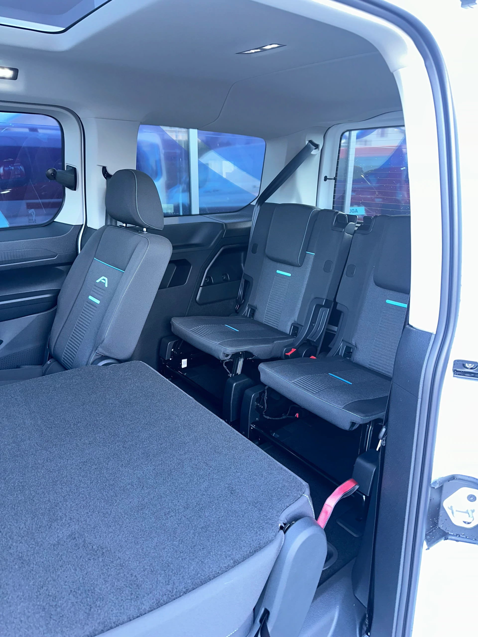 FORD TOURNEO CONNECT Grand 2.0 EcoB Active/122CV/Man.-image-10