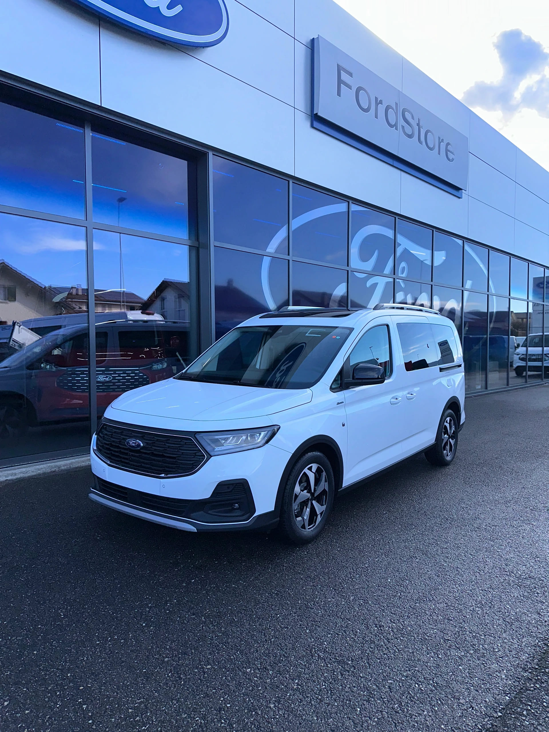 FORD TOURNEO CONNECT Grand 2.0 EcoB Active/122CV/Man.-image-1