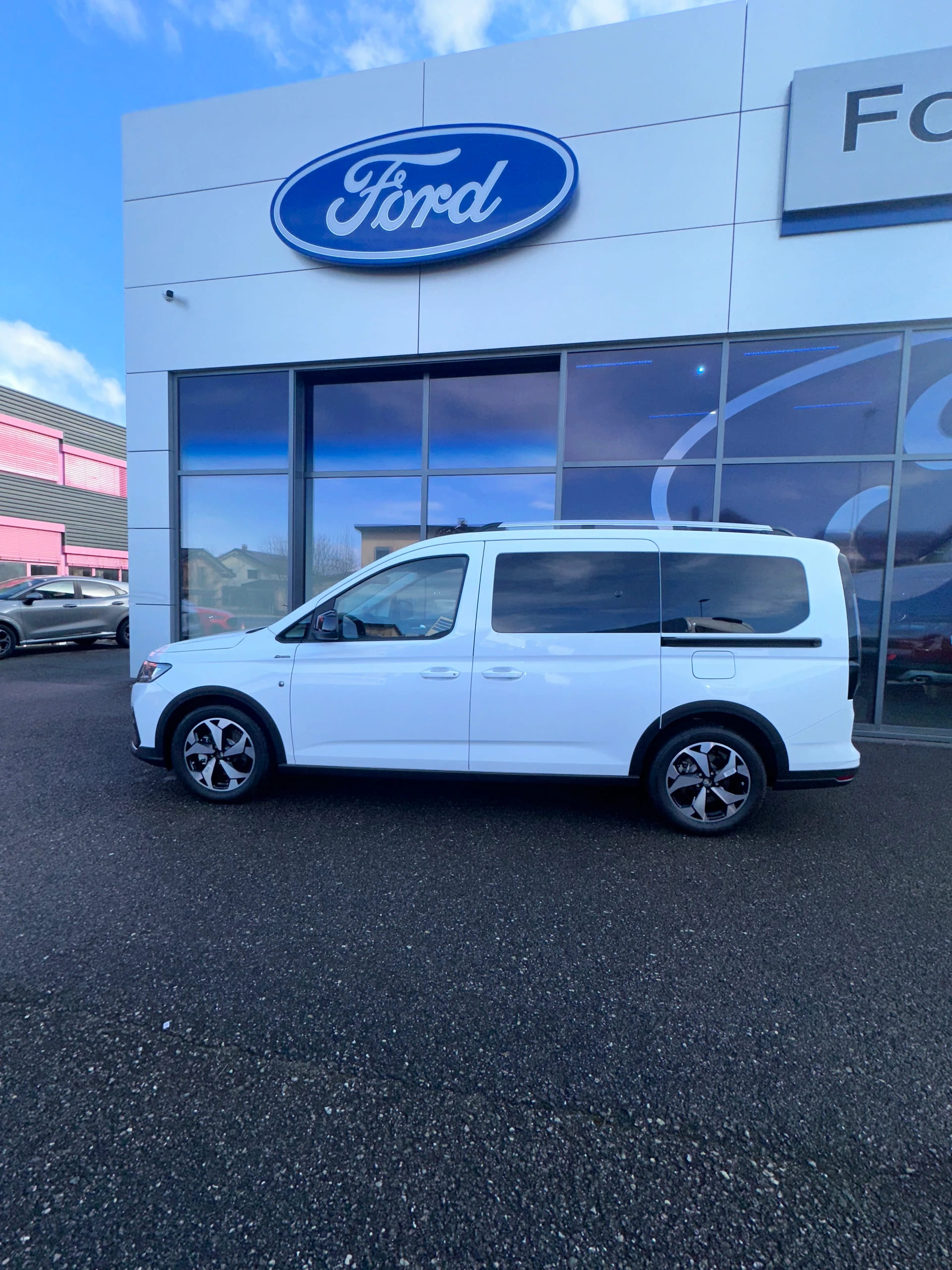 FORD TOURNEO CONNECT Grand 2.0 EcoB Active/122CV/Man.-image-2