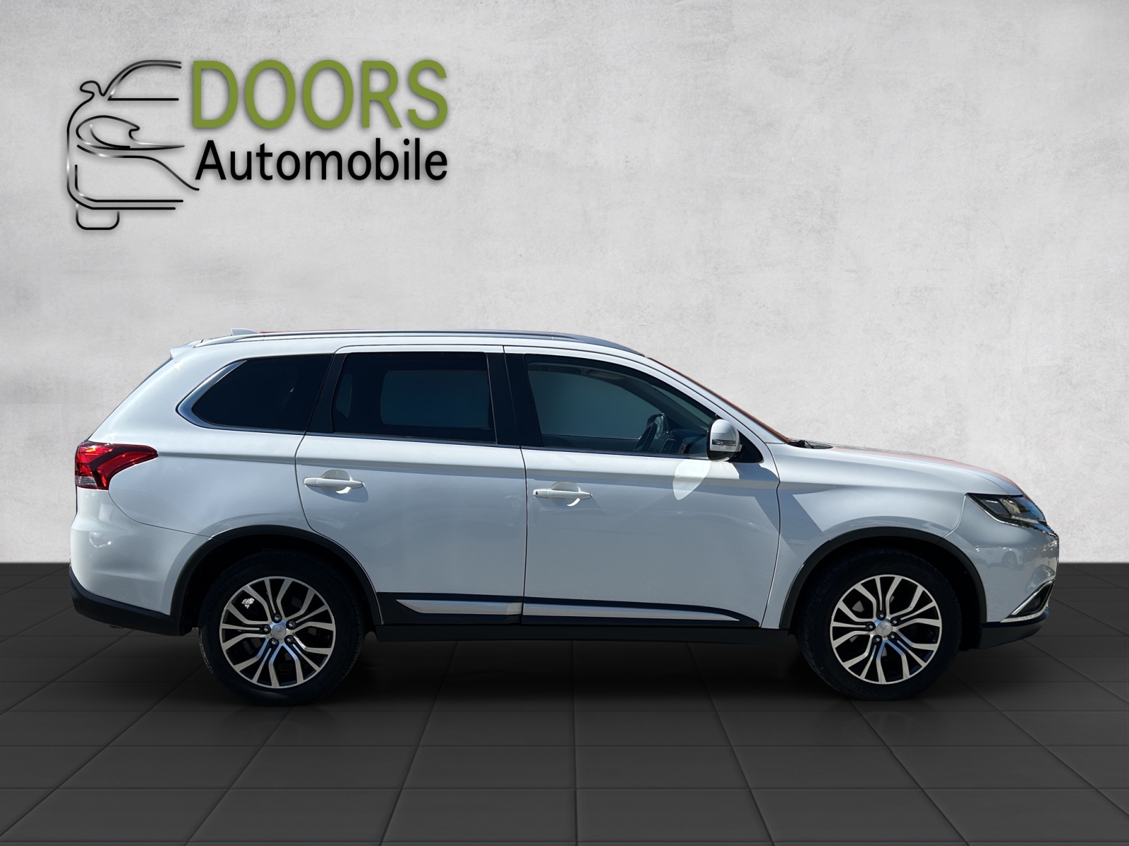 MITSUBISHI Outlander 2.2 DID Style Anniversary 4WD Automatic-image-6