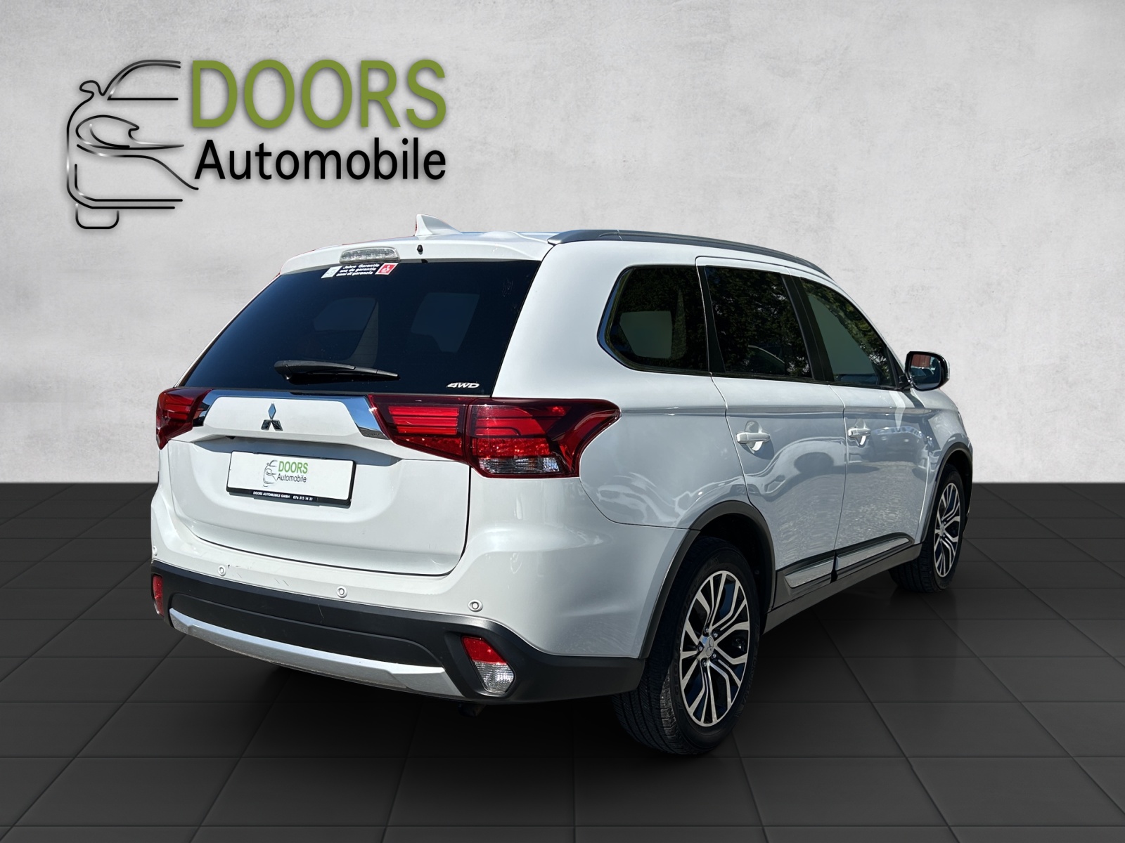 MITSUBISHI Outlander 2.2 DID Style Anniversary 4WD Automatic-image-4