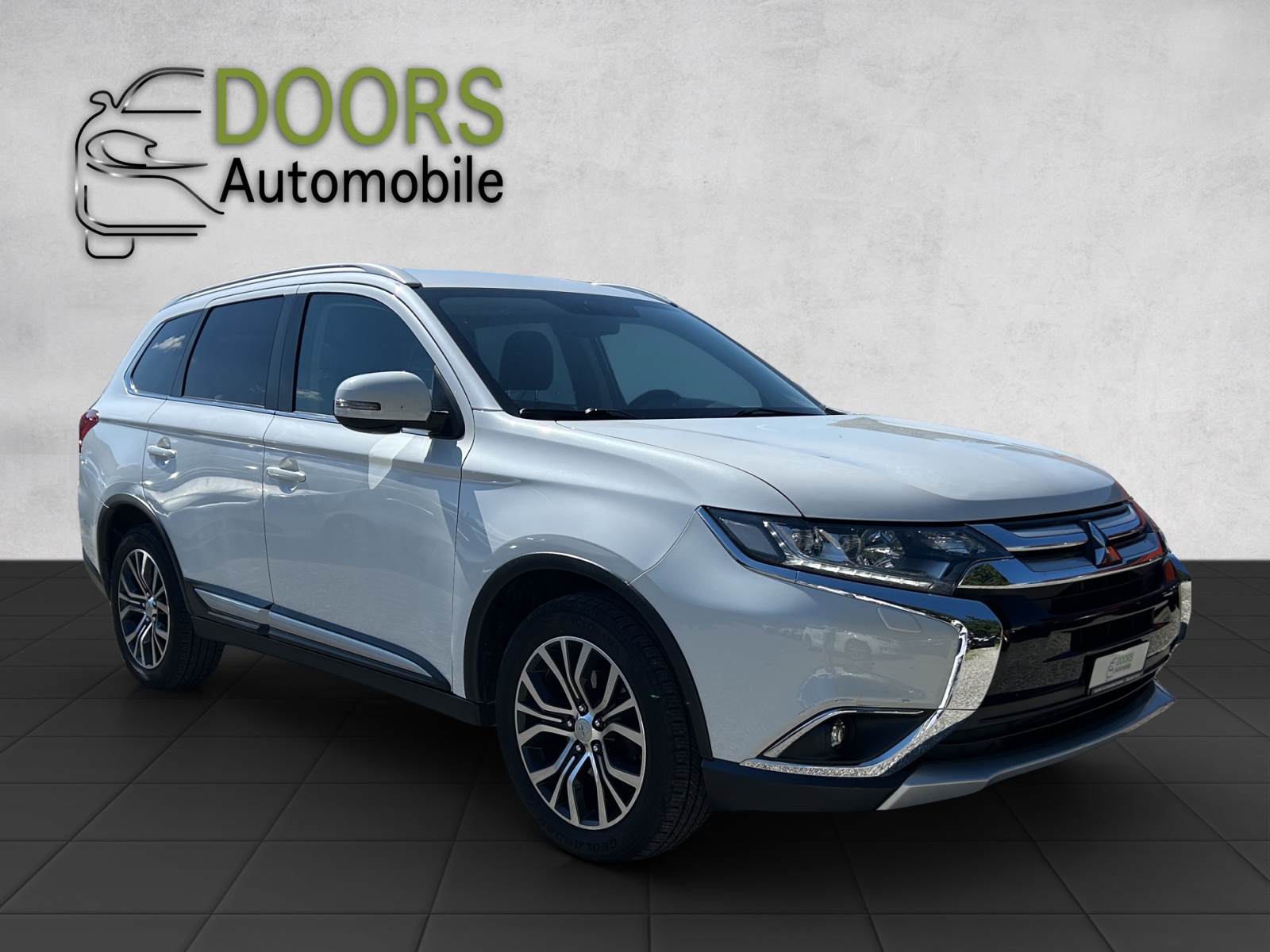 MITSUBISHI Outlander 2.2 DID Style Anniversary 4WD Automatic-image-0