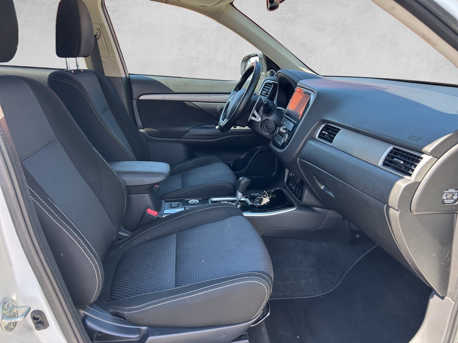 MITSUBISHI Outlander 2.2 DID Style Anniversary 4WD Automatic-image-9
