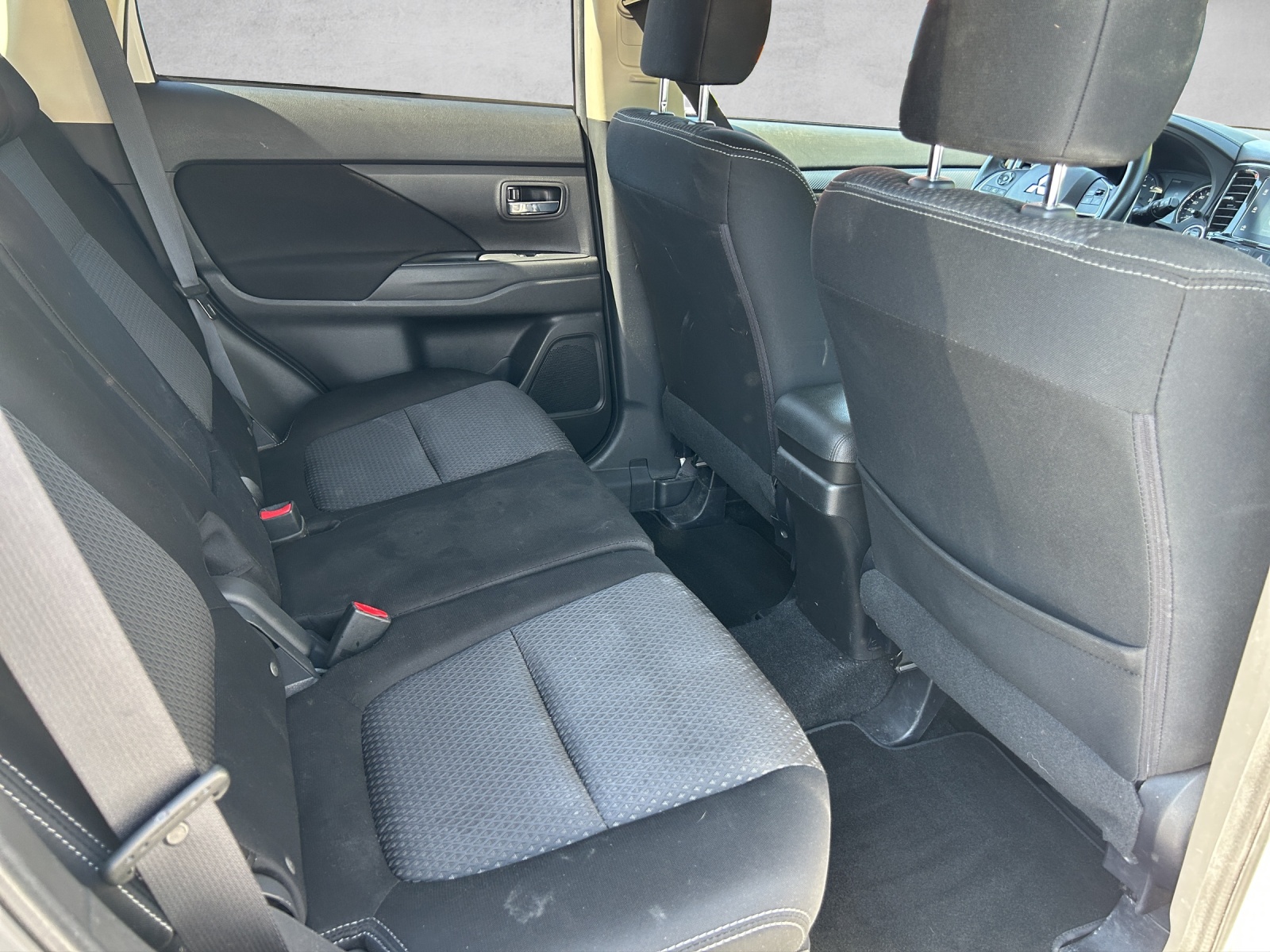 MITSUBISHI Outlander 2.2 DID Style Anniversary 4WD Automatic-image-14