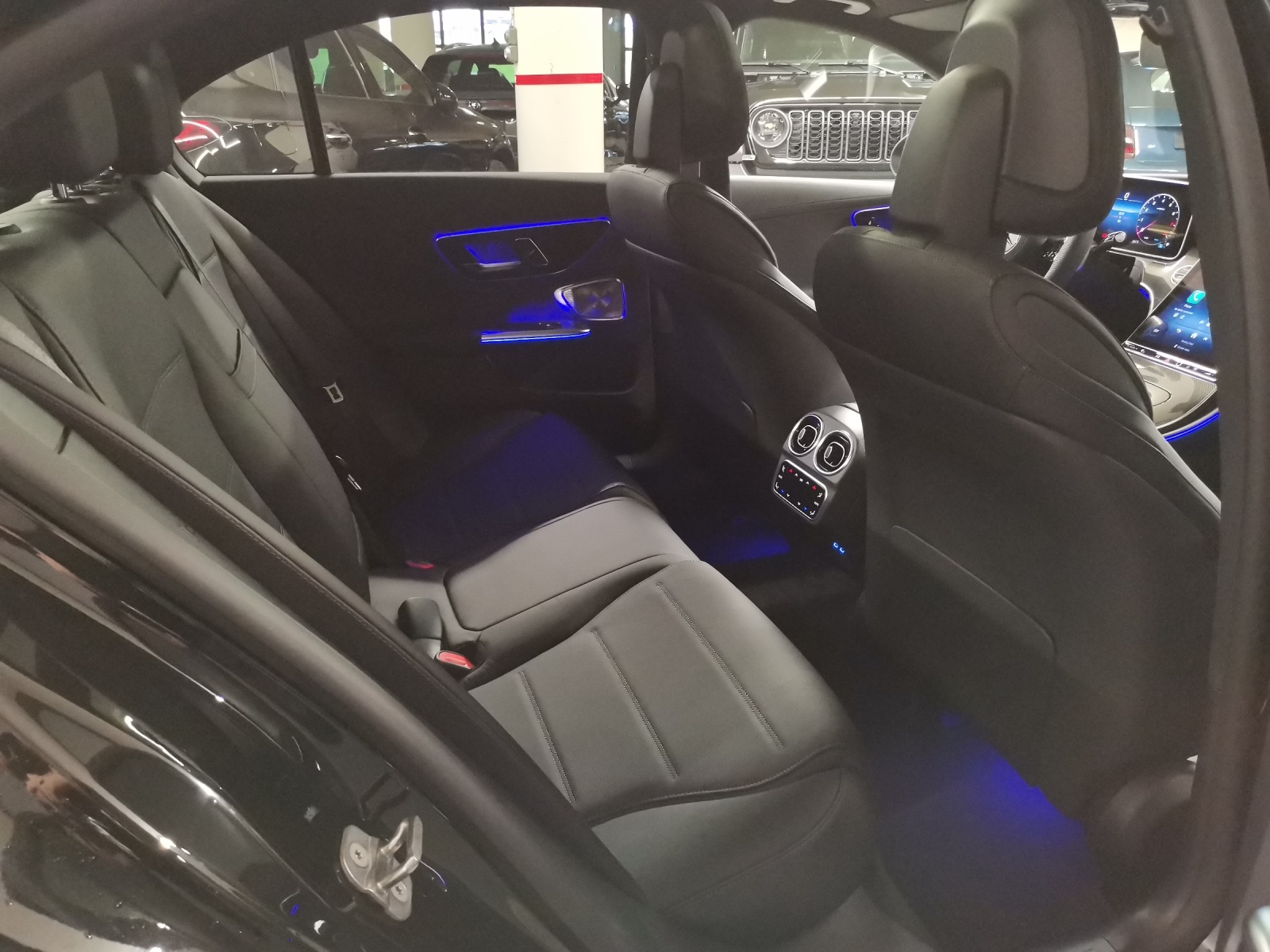 MERCEDES-BENZ C 300 AMG Line 4Matic-image-9