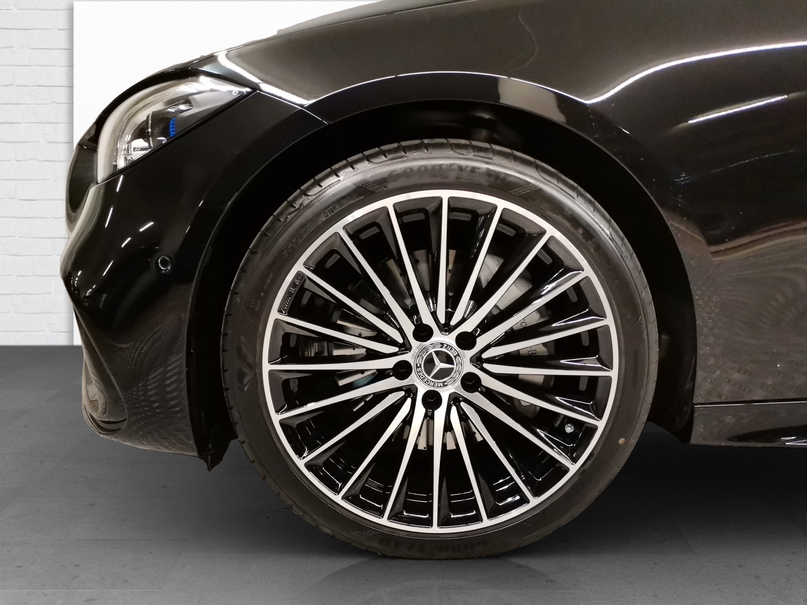 MERCEDES-BENZ C 300 AMG Line 4Matic-image-5