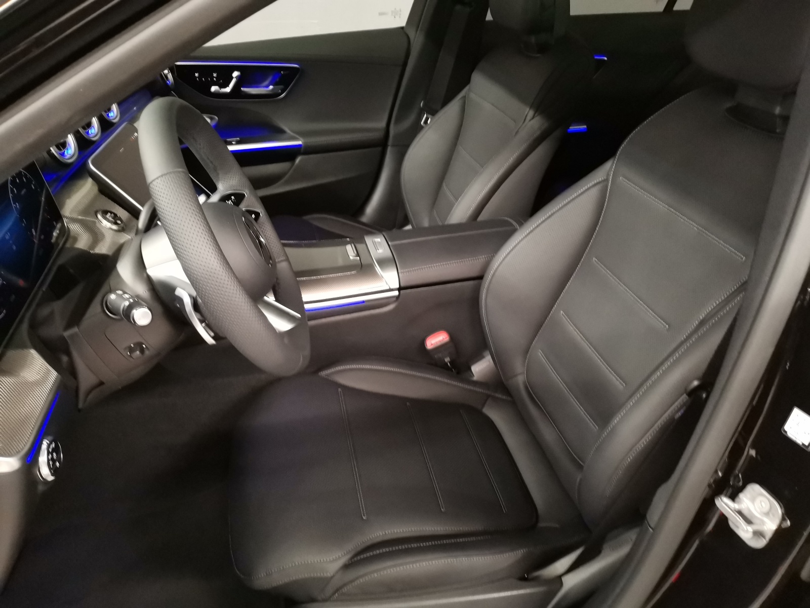 MERCEDES-BENZ C 300 AMG Line 4Matic-image-14