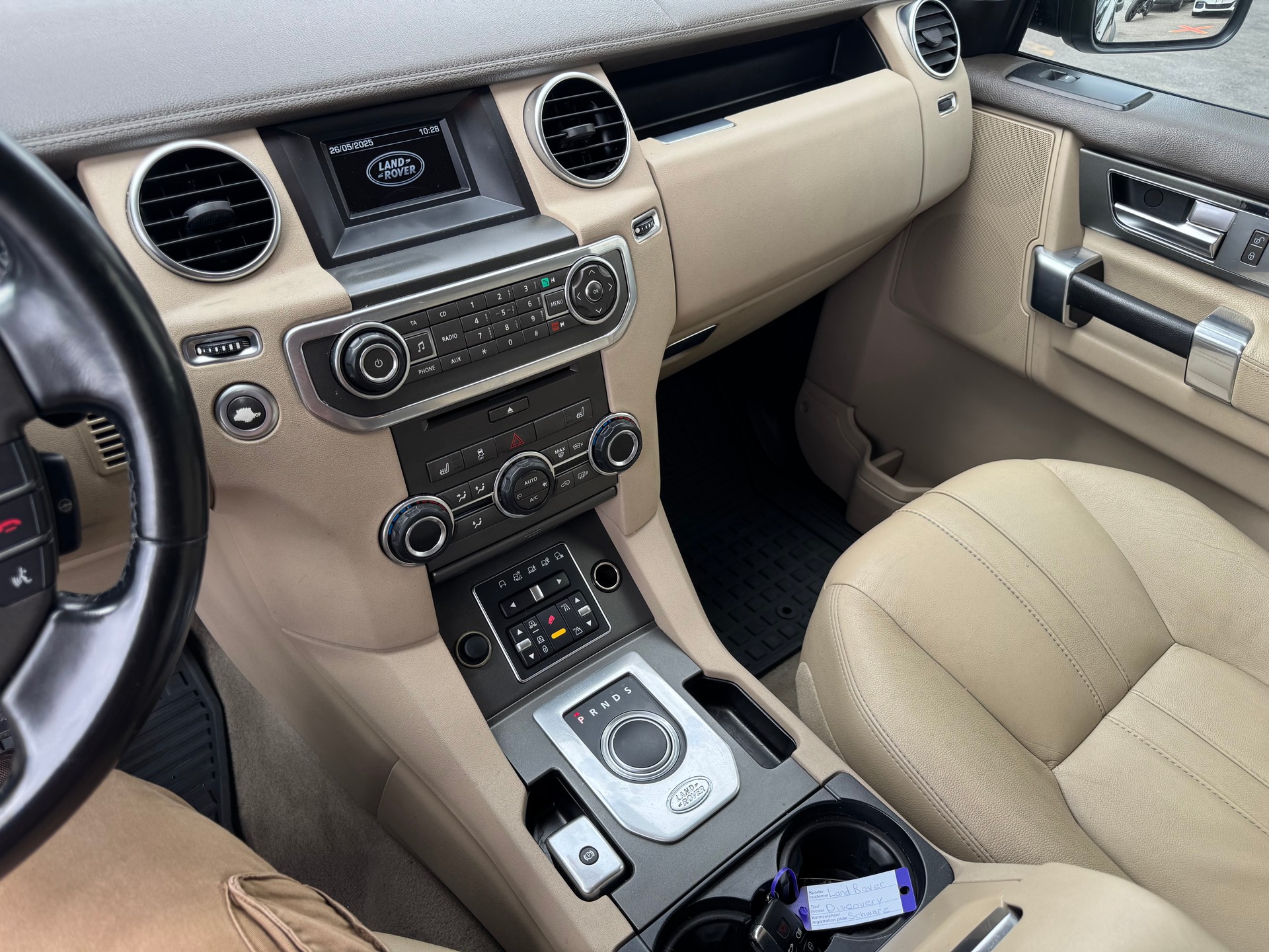 LAND ROVER Discovery 3.0 TDV6 S Automatic-image-12