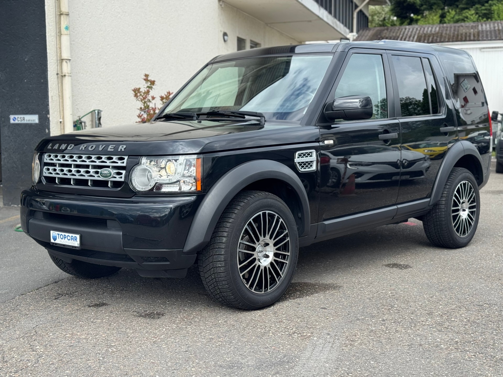 LAND ROVER Discovery 3.0 TDV6 S Automatic-image-2