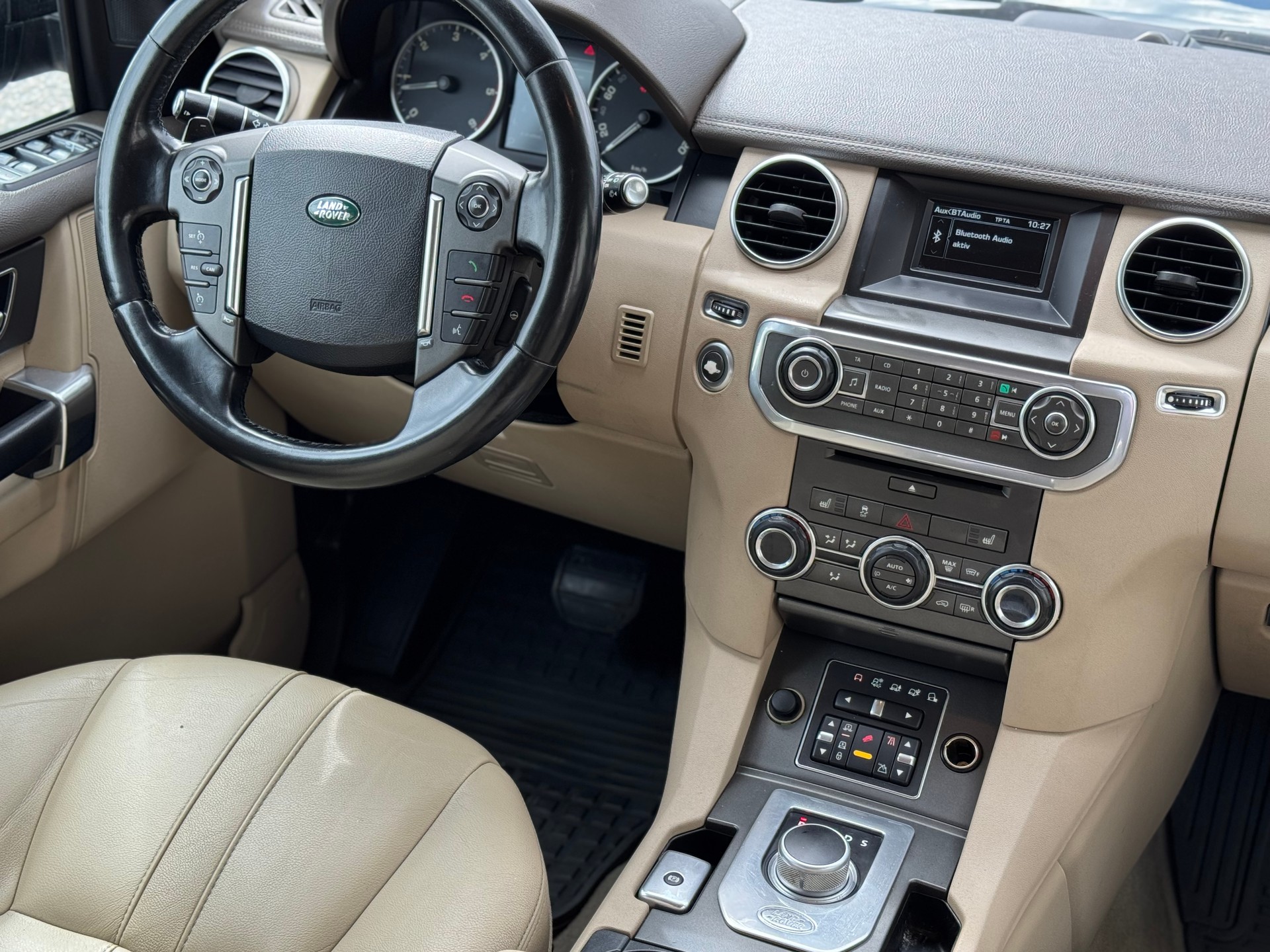 LAND ROVER Discovery 3.0 TDV6 S Automatic-image-8