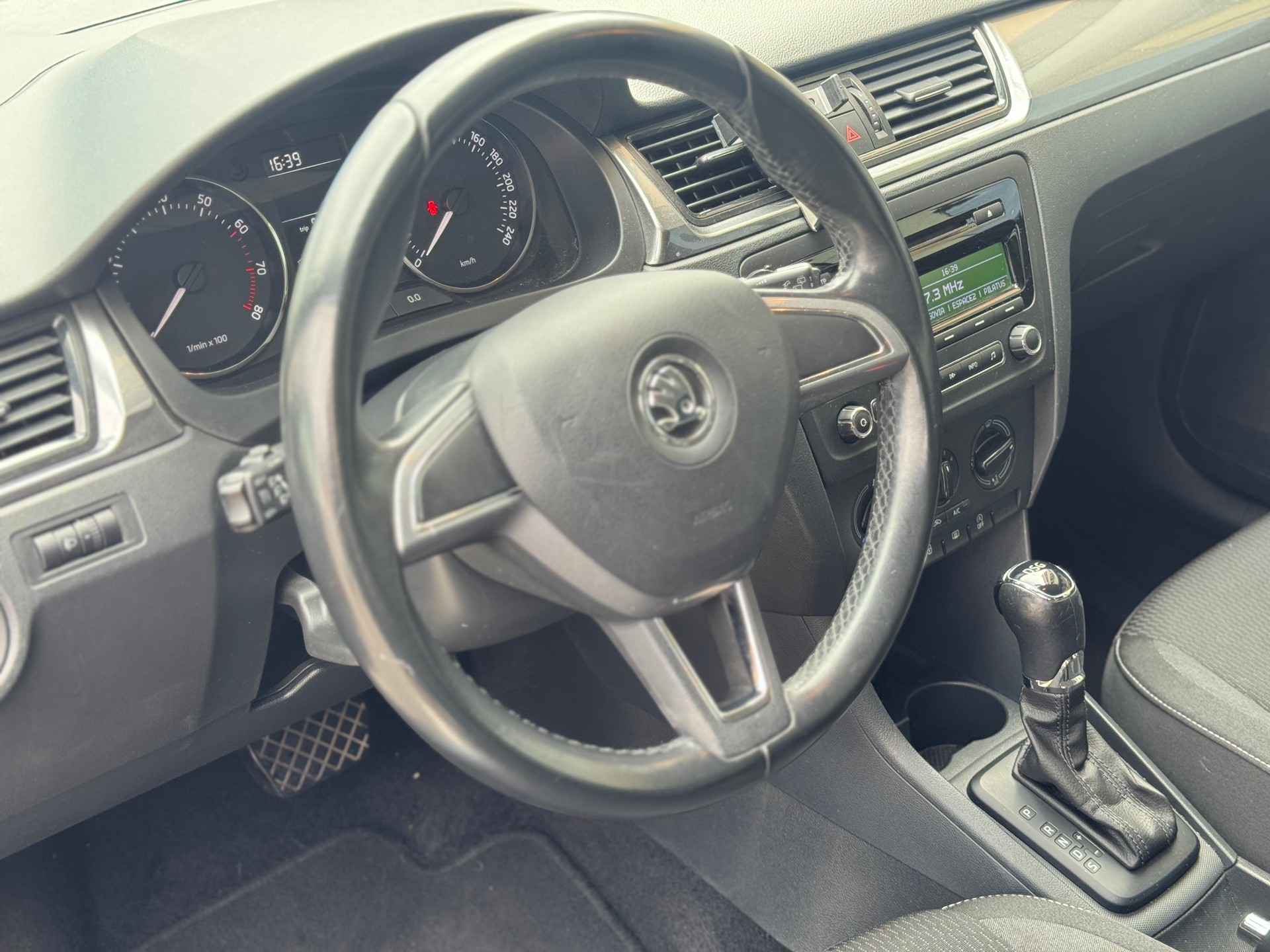 SKODA Rapid Spaceback 1.4 TSI Elegance DSG-image-12