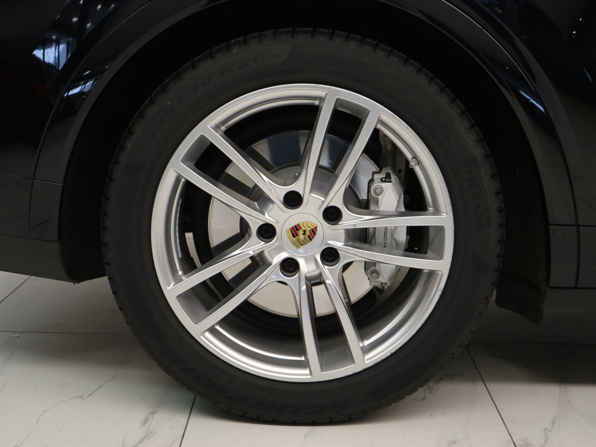 PORSCHE Cayenne Turbo-image-8
