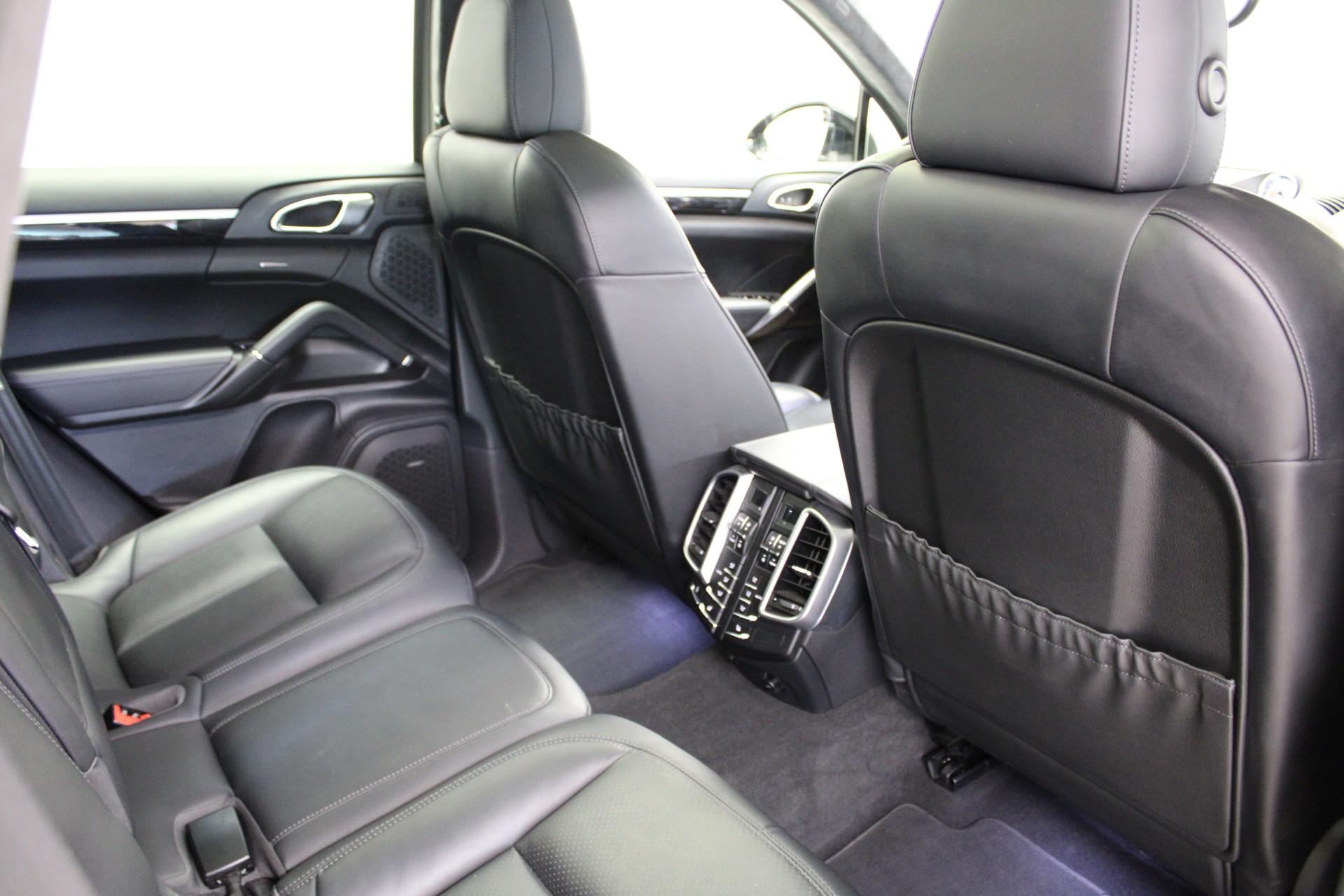 PORSCHE Cayenne Turbo-image-7