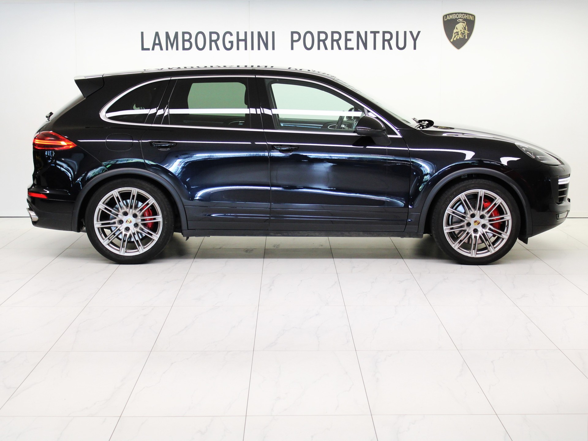 PORSCHE Cayenne Turbo-image-1