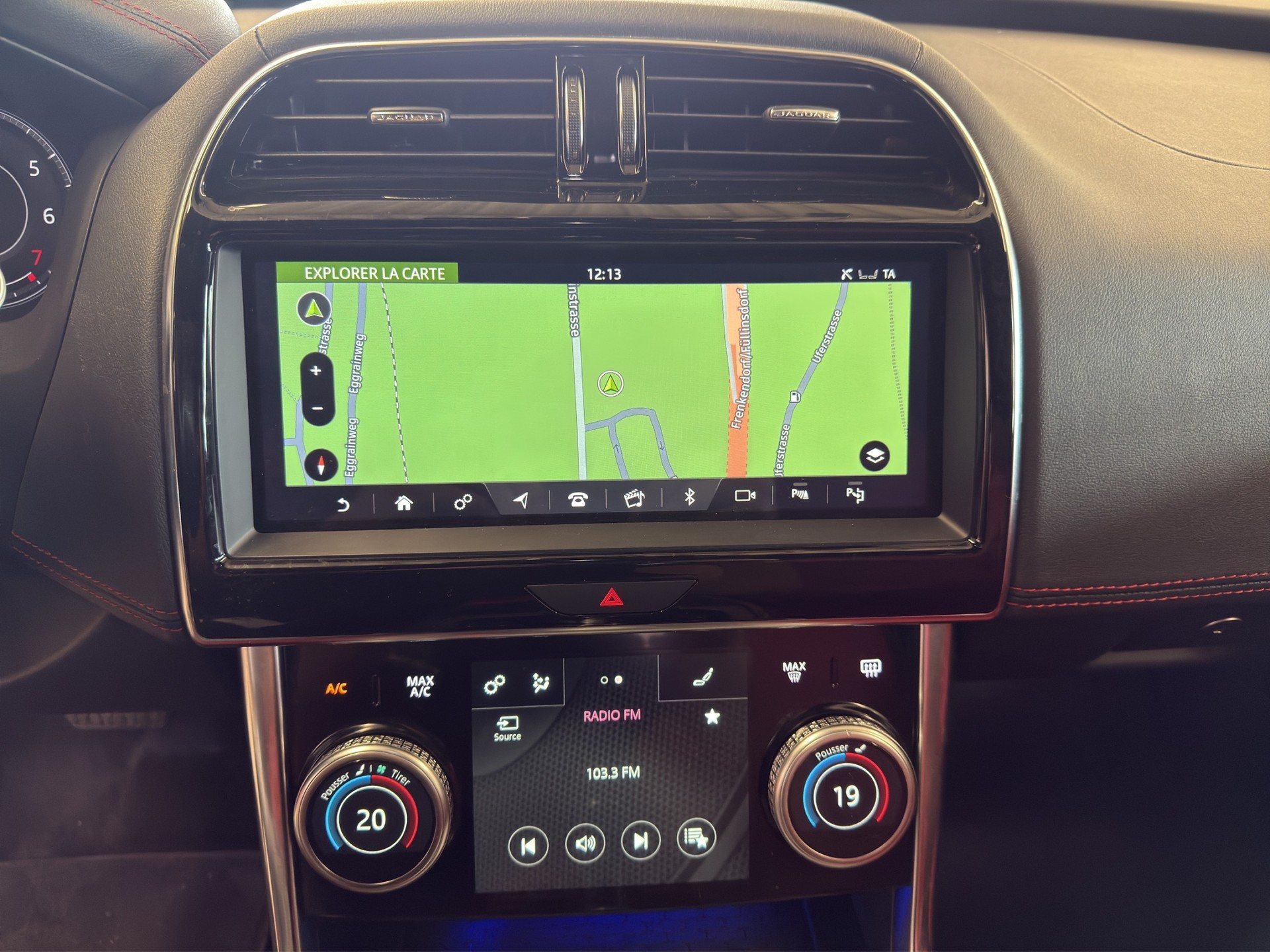 JAGUAR XE 2.0 R-Dynamic SE P250 RWD Automat-image-14