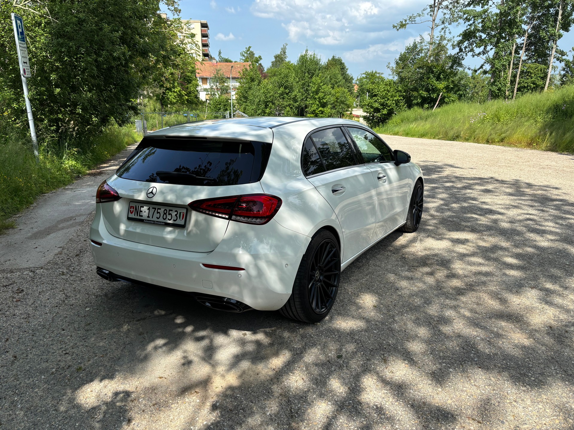 MERCEDES-BENZ A 220 4m-image-2