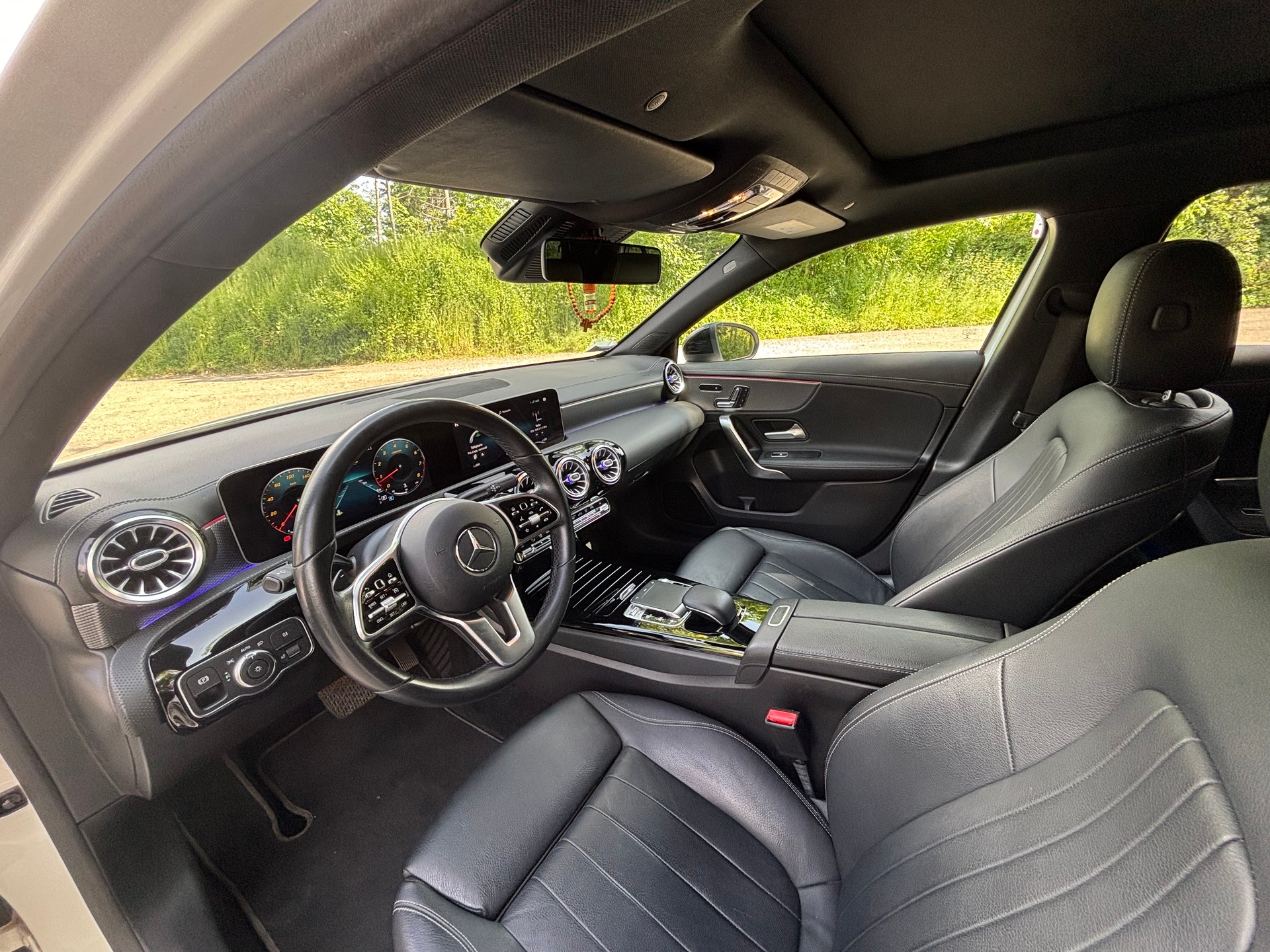 MERCEDES-BENZ A 220 4m-image-3