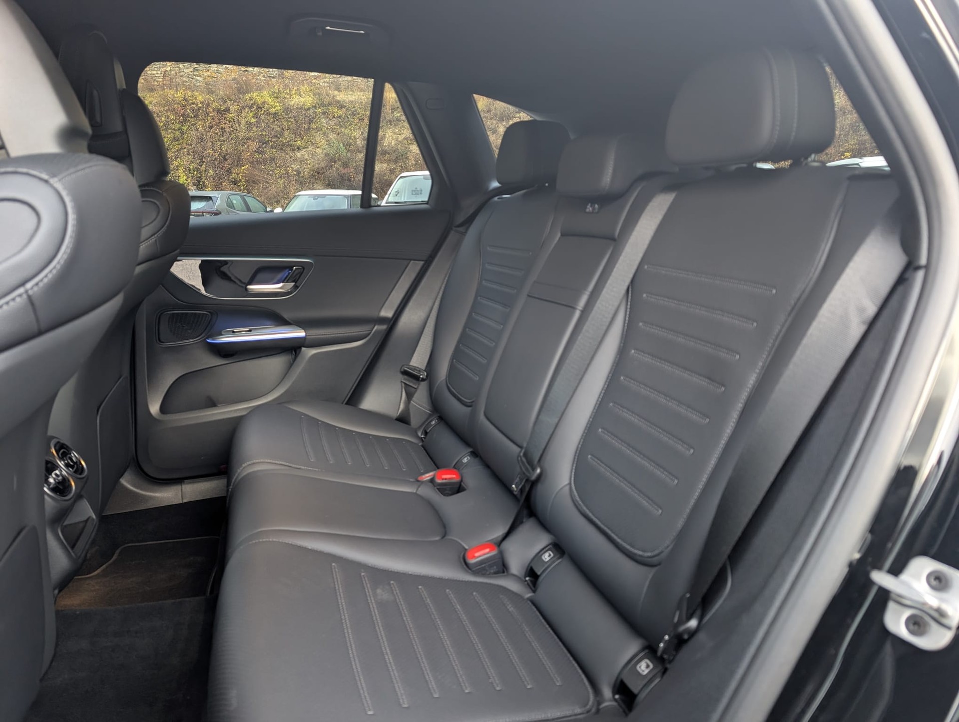 MERCEDES-BENZ GLC 300 4Matic AMG Line 9G-Tronic-image-17